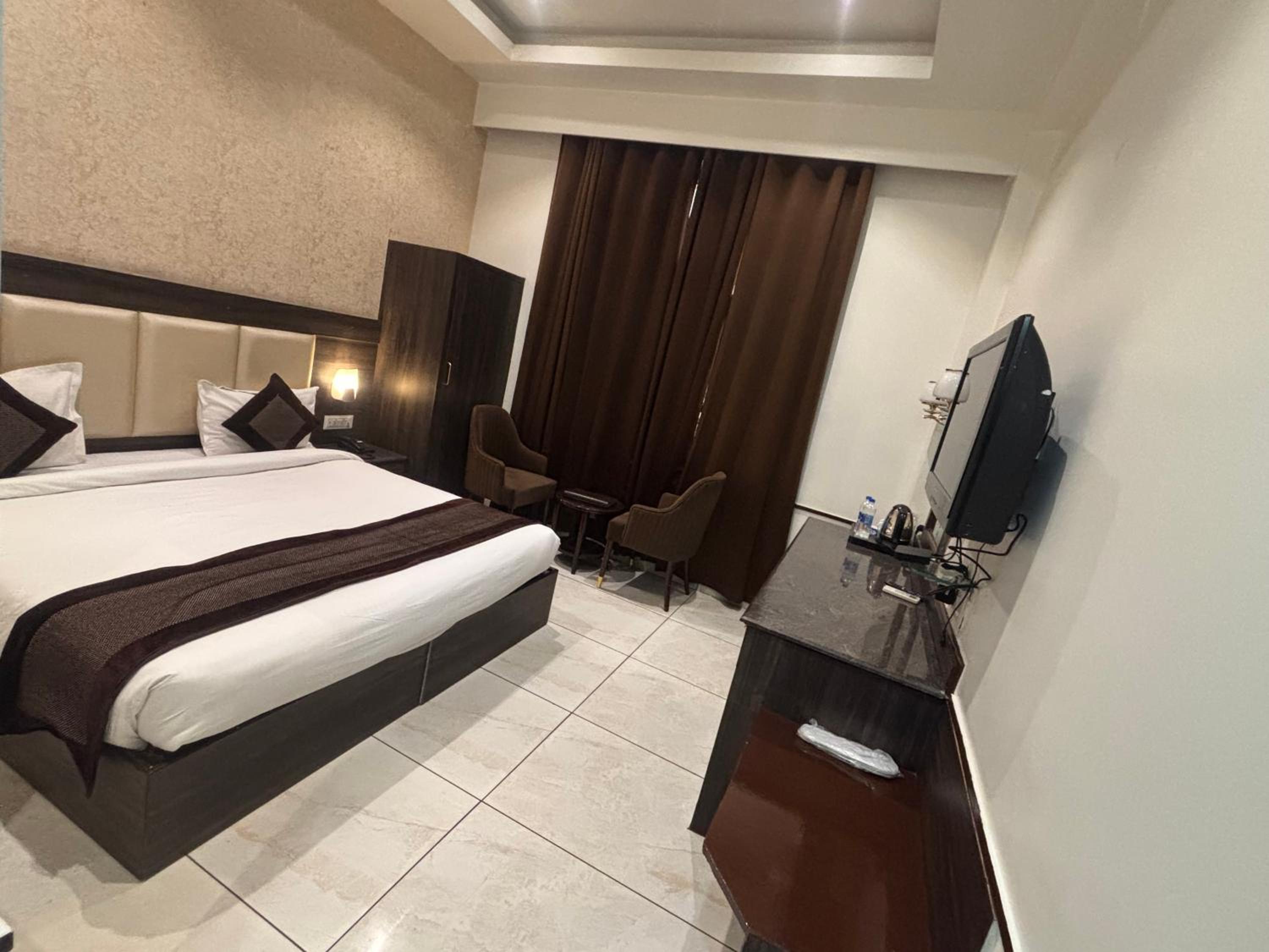 Deluxe Room - Photo 4