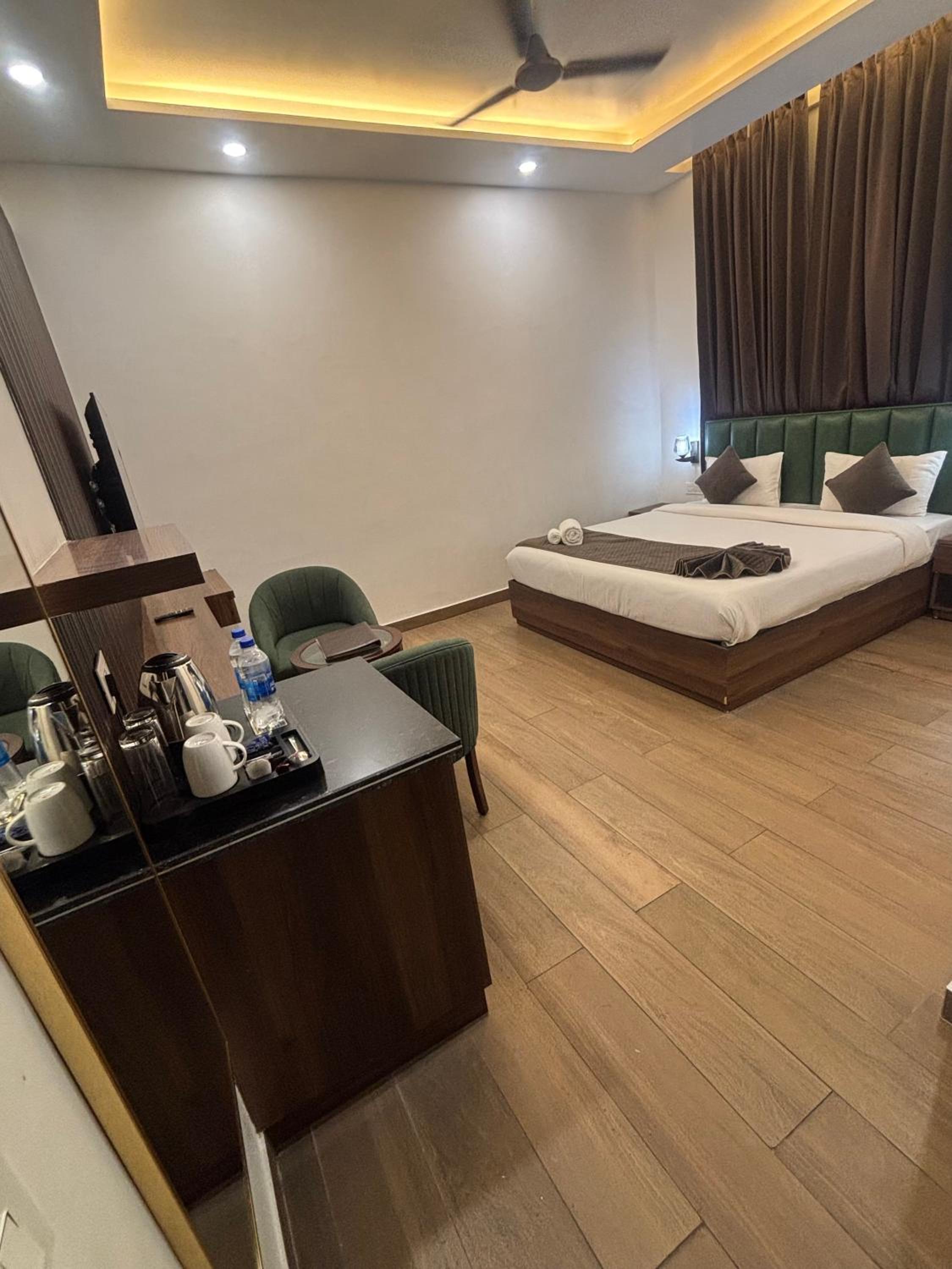 Standard King Room - Photo 3