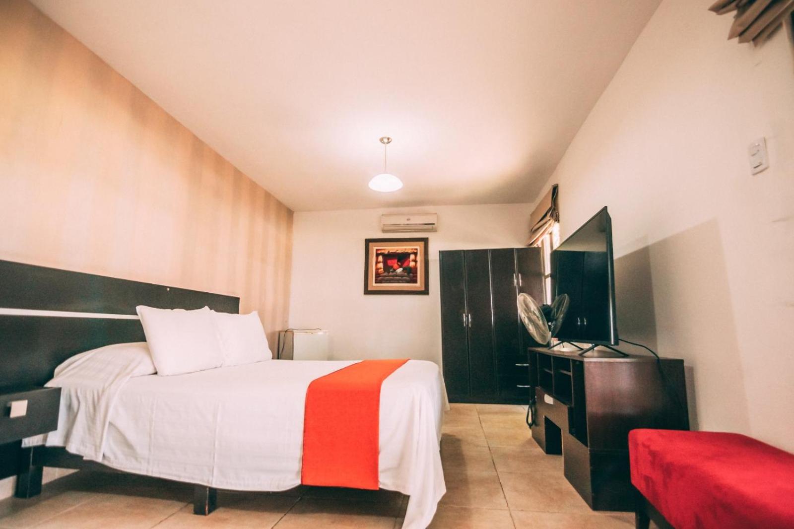 Deluxe Double Room (2 Adults + 1 Child)