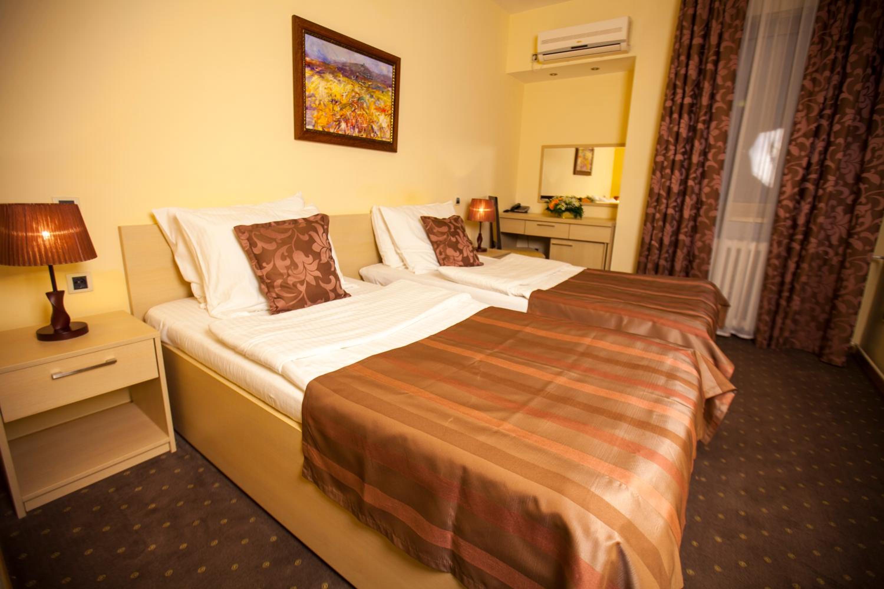 Twin Room - Photo 5