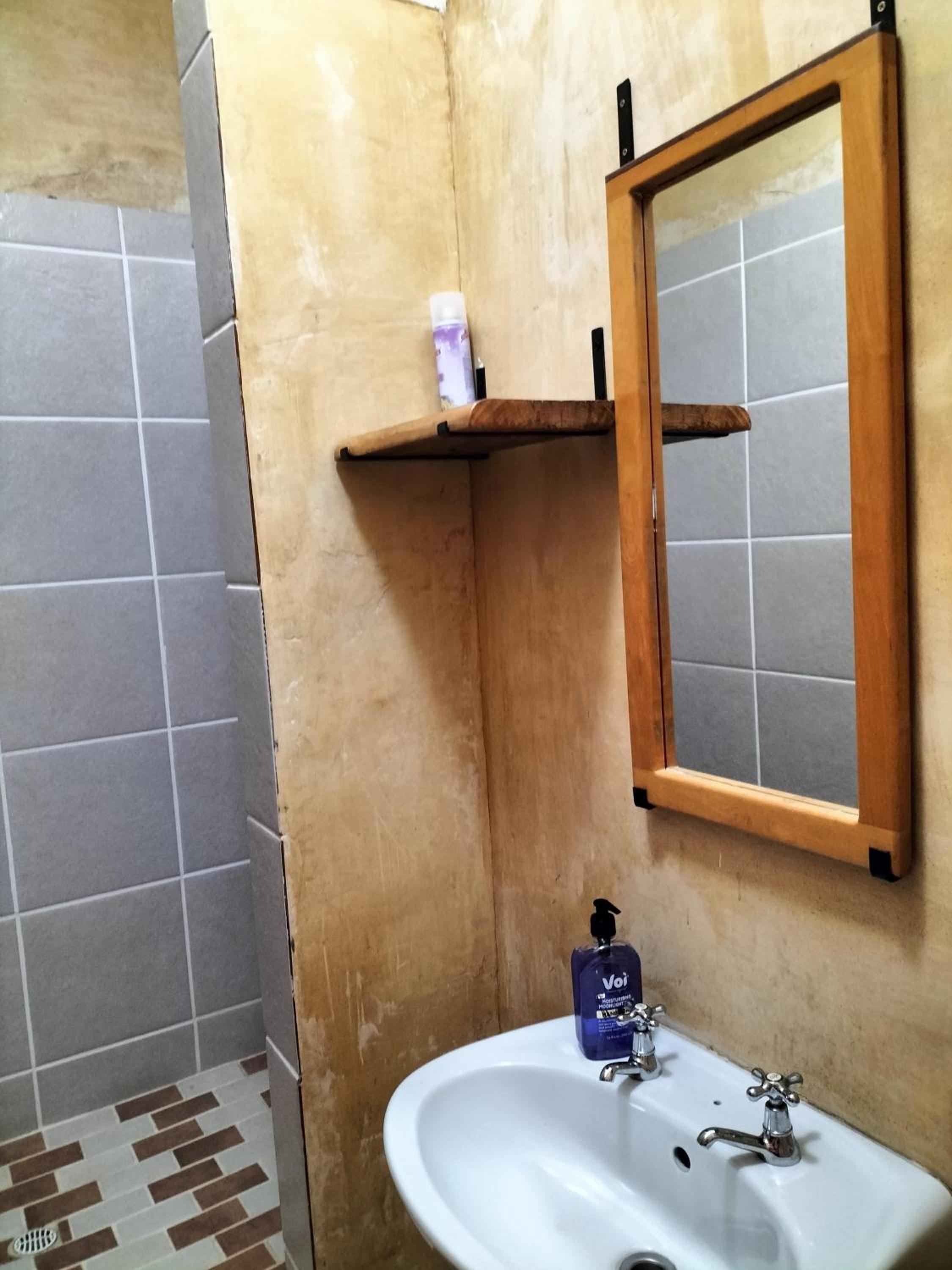 Family Room with Bathroom photo 2