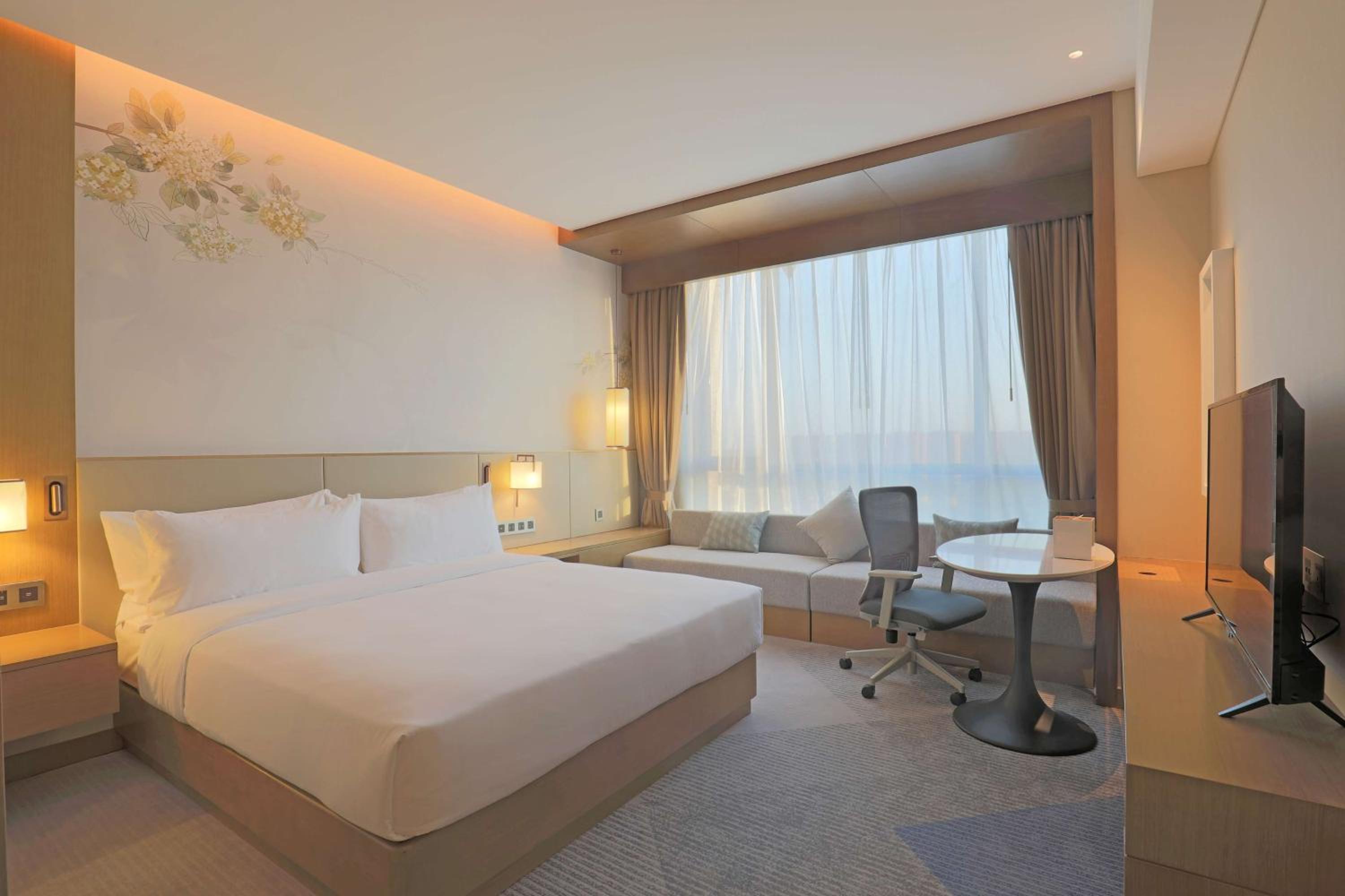 King Room - Mobility Accessible photo 1
