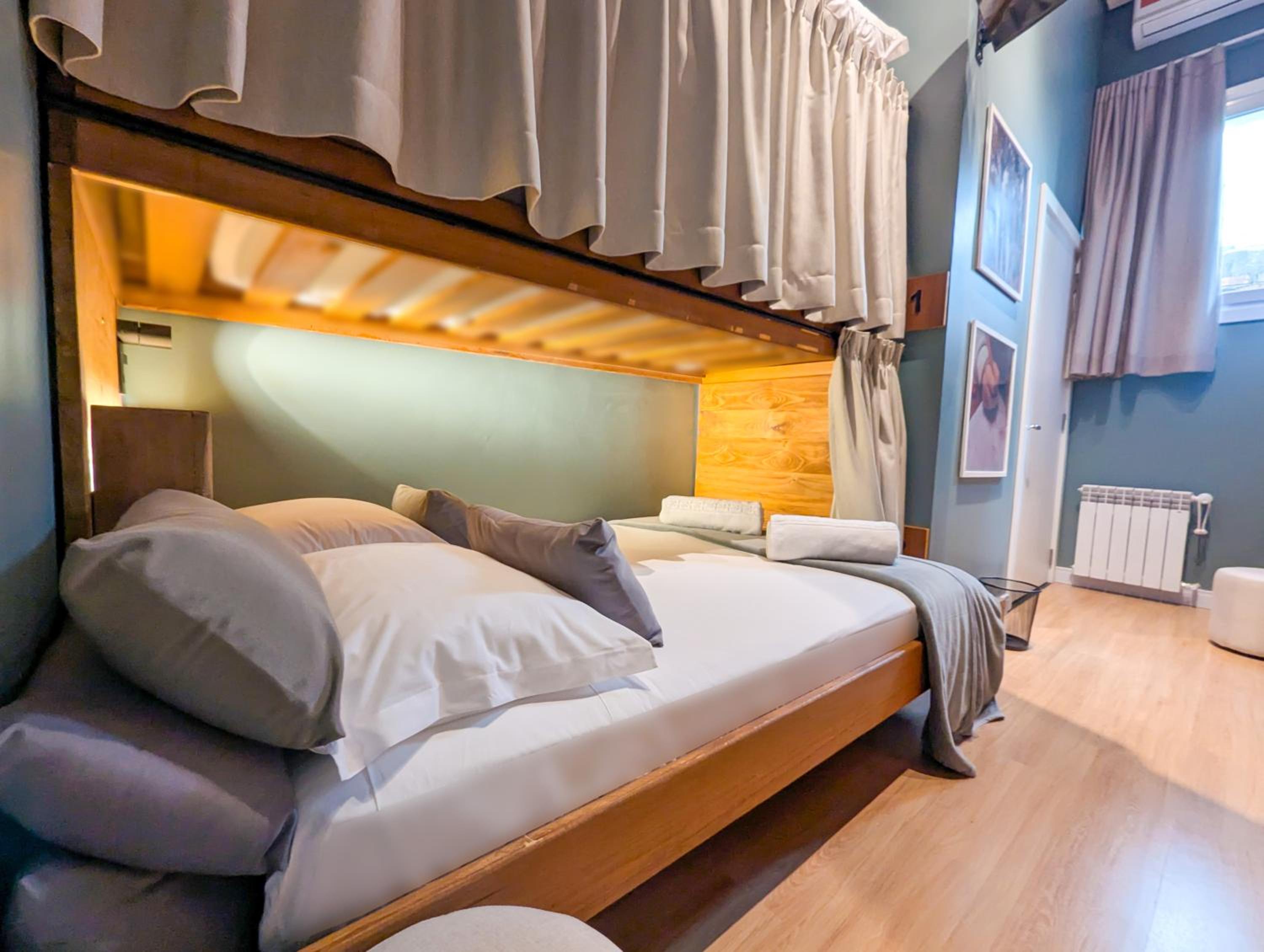 Quadruple Room with Private Bathroom photo 1
