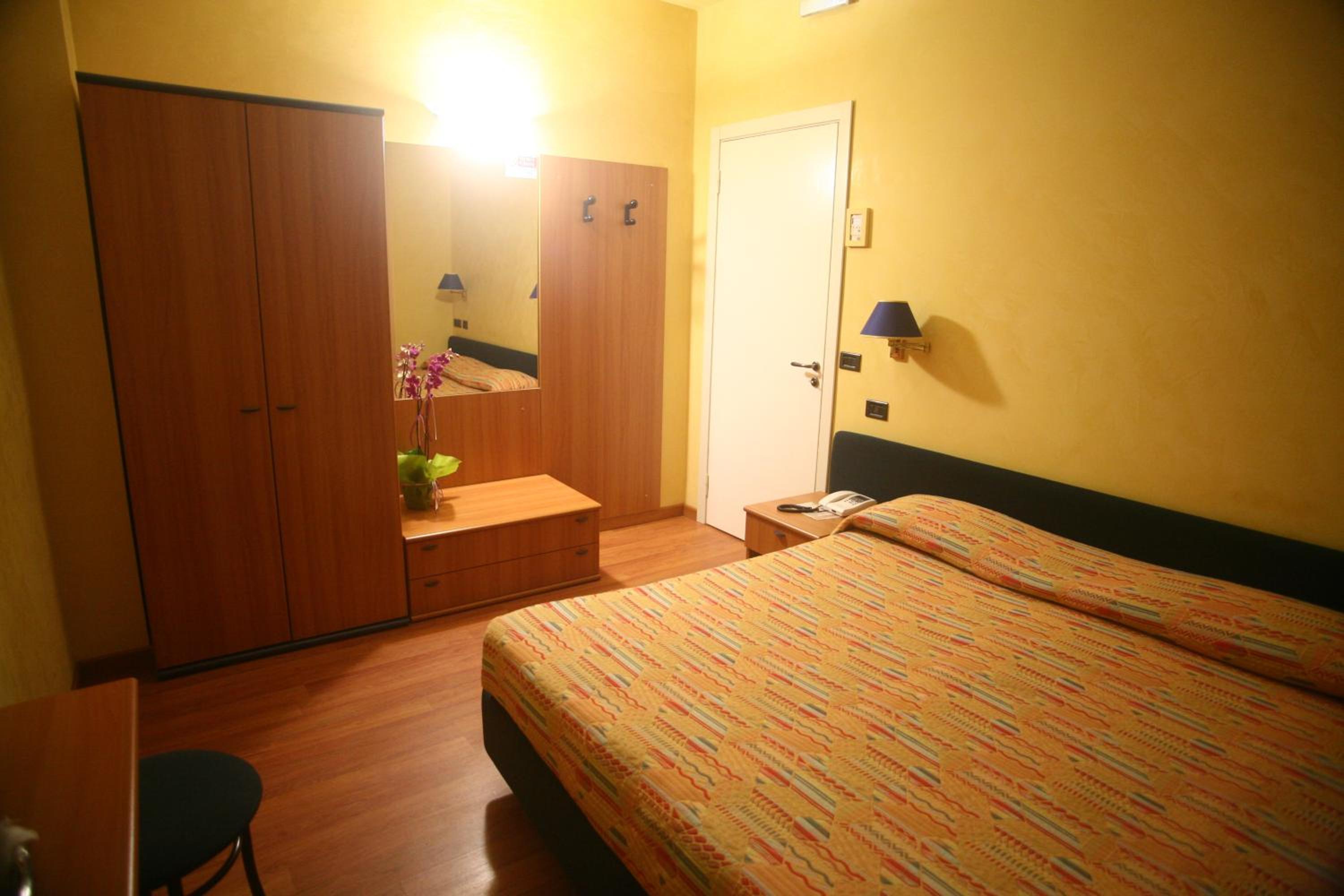 Double or Twin Room photo 2