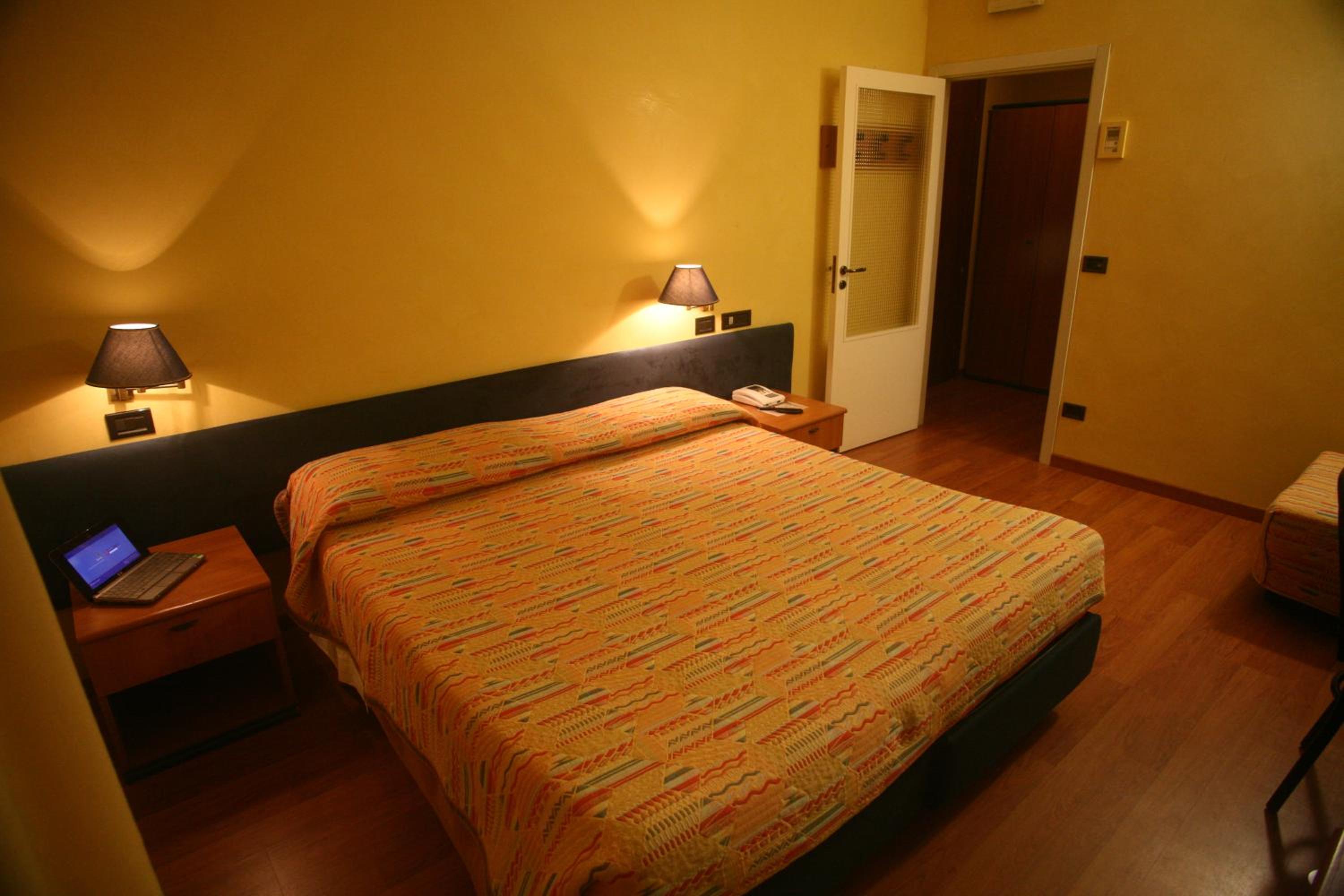 Double or Twin Room photo 3