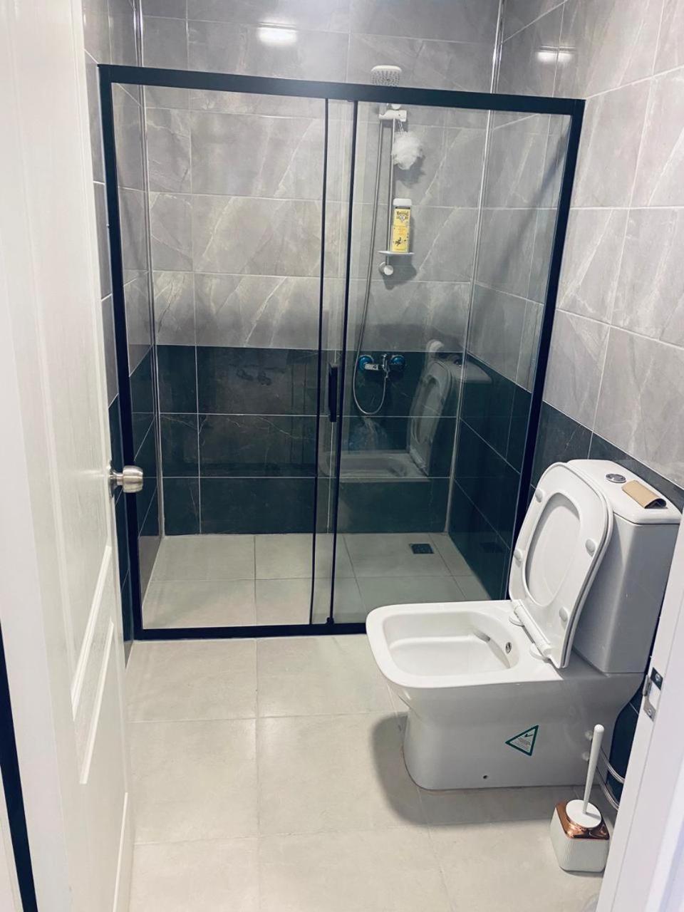 Single Room with Shared Bathroom photo 2