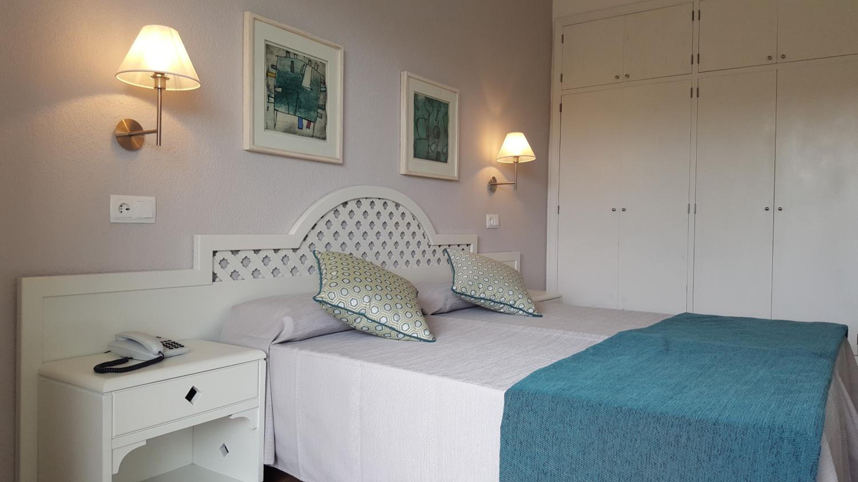 Superior Double Room with Sea View (2 Adults)
