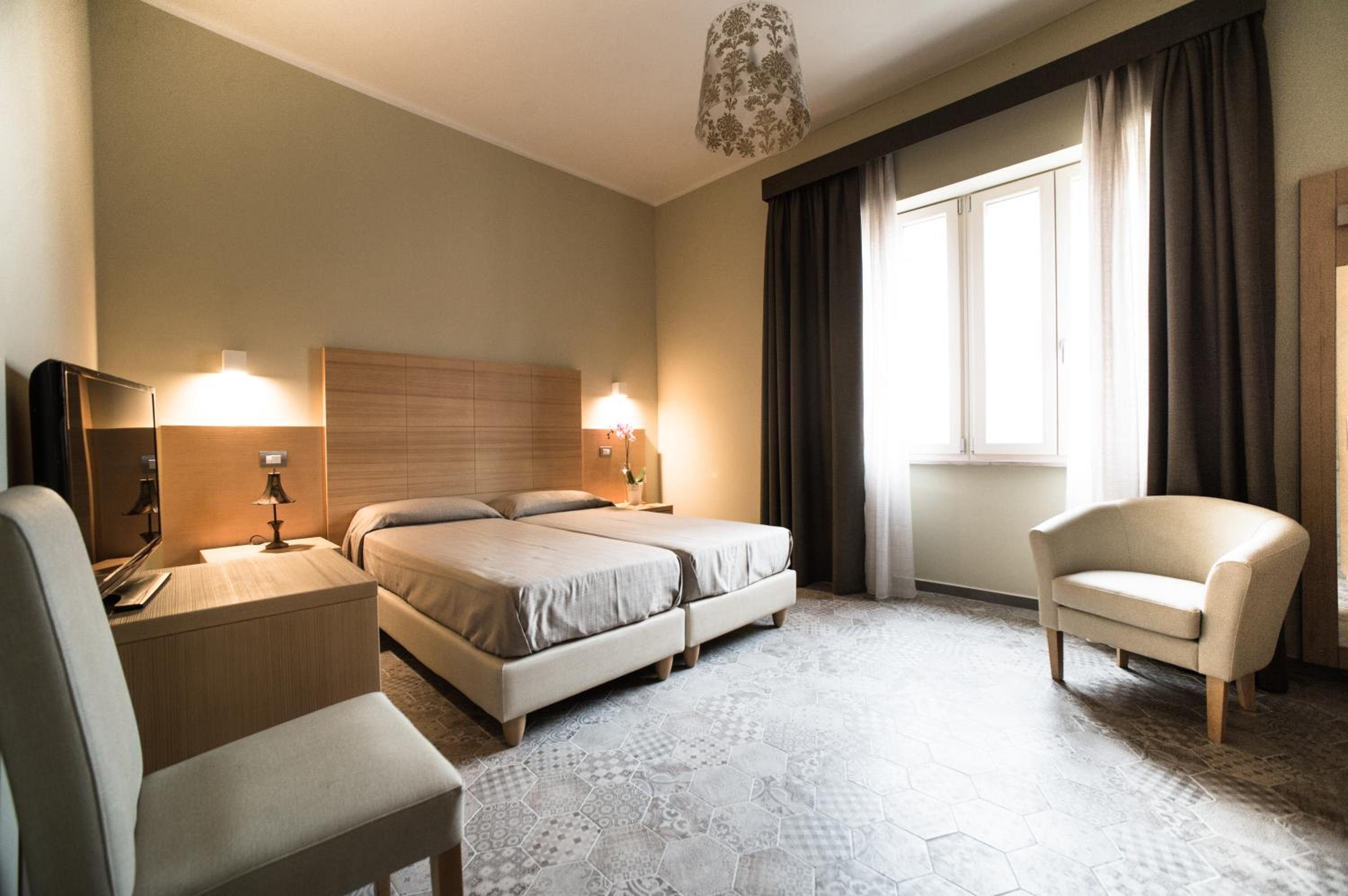 Standard Double Room - Photo 2