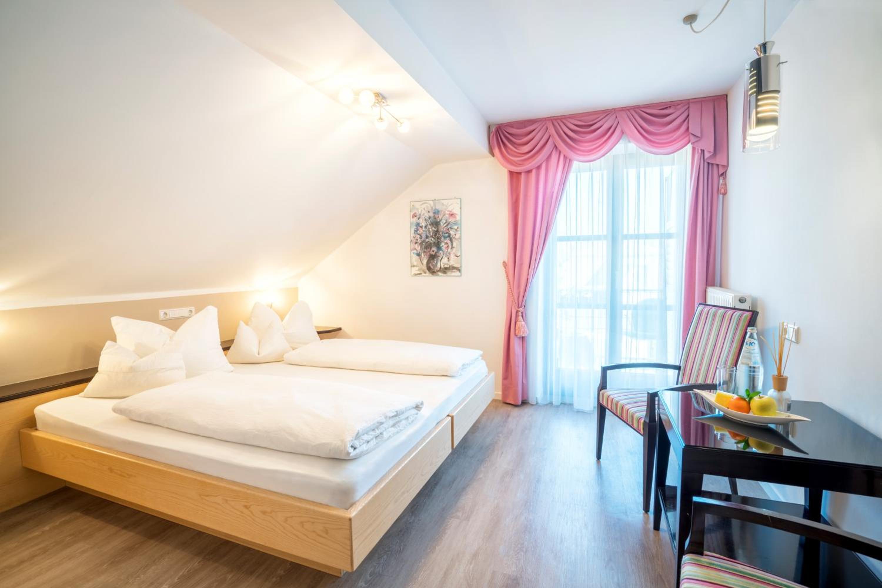 Standard Double Room - Photo 2
