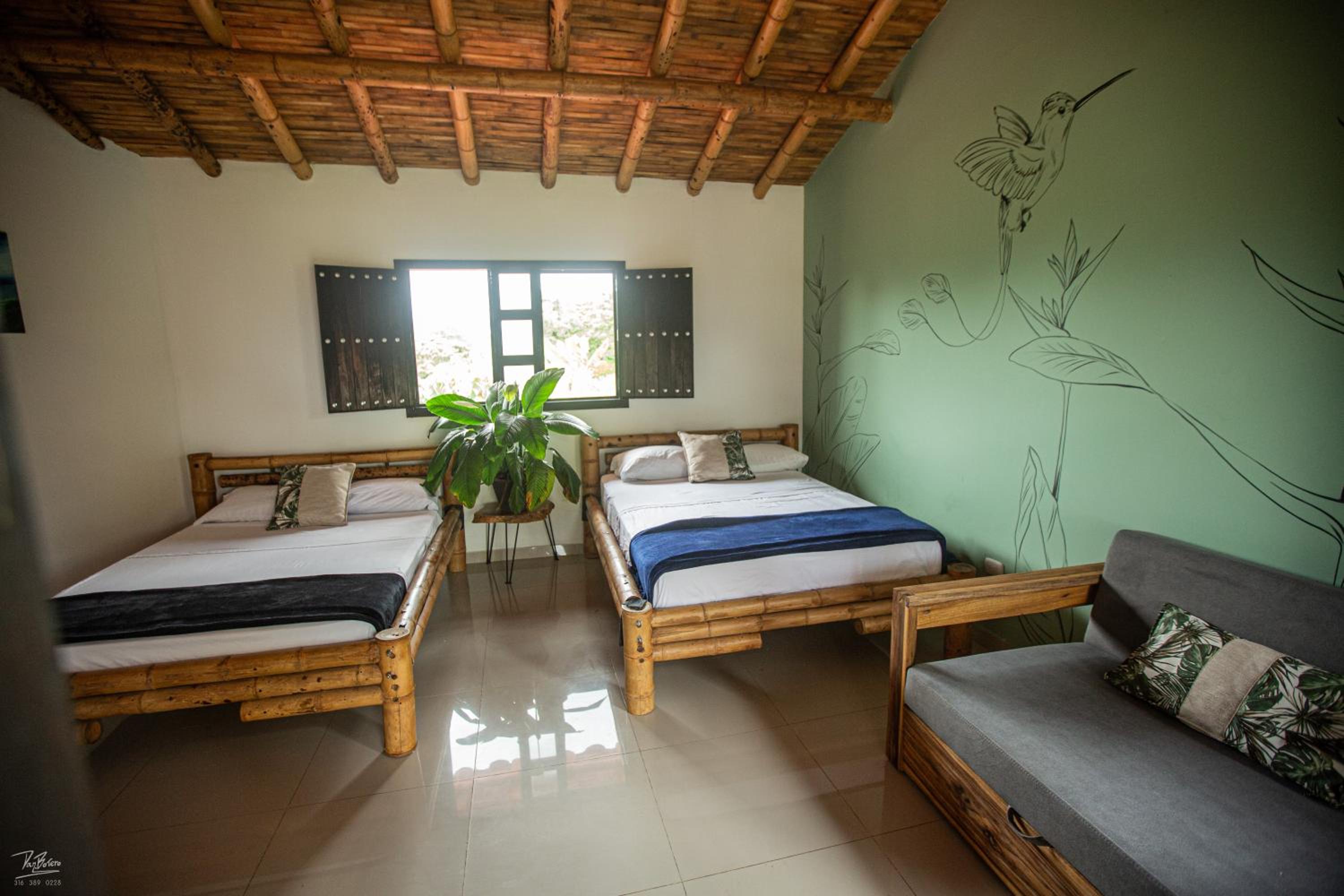 Quadruple Room with Private Bathroom photo 2