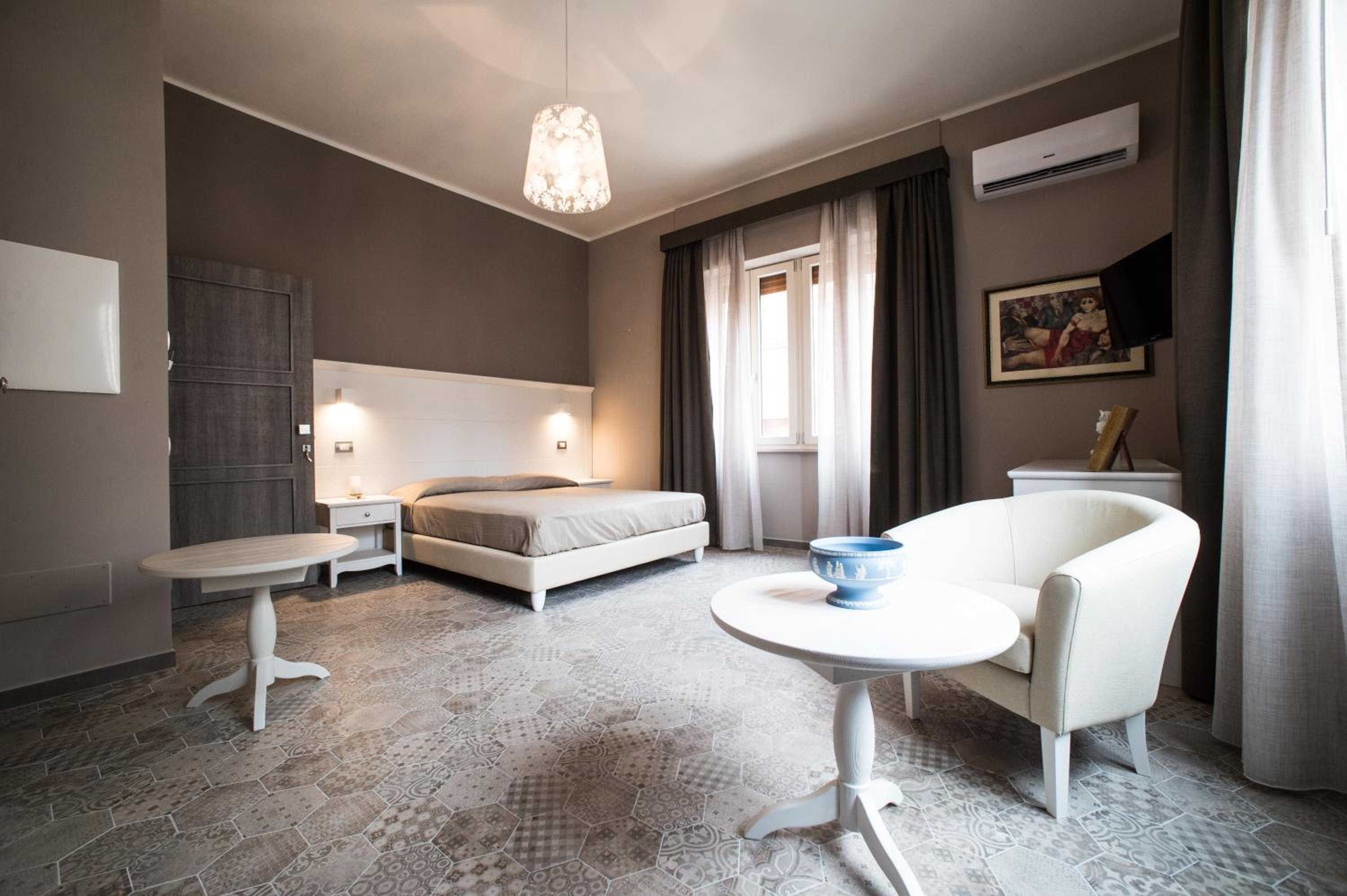 Standard Double Room - Photo 3