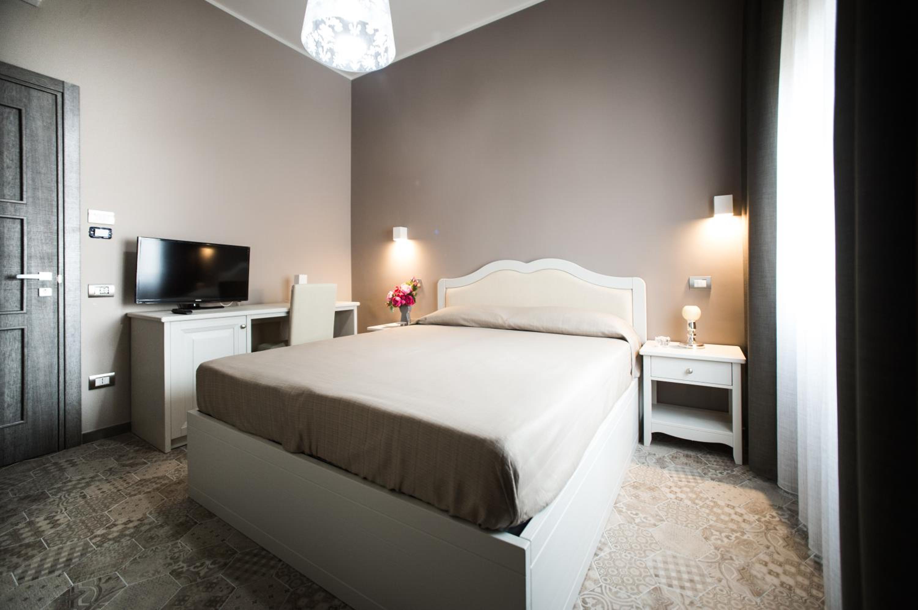 Standard Double Room - Photo 5