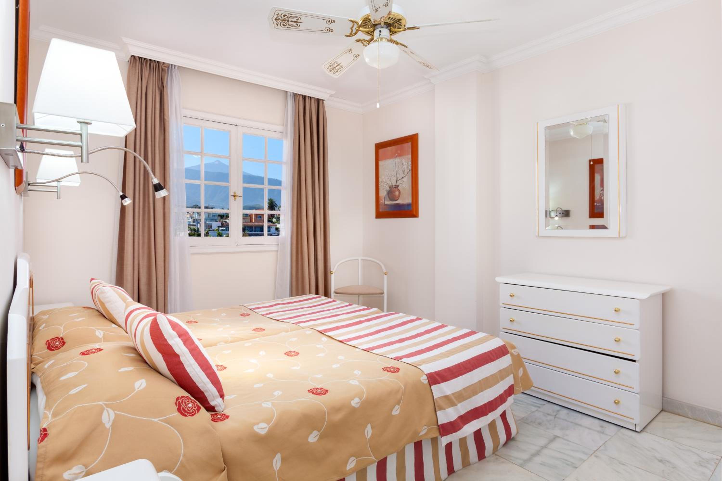 One-Bedroom Apartment - Photo 2