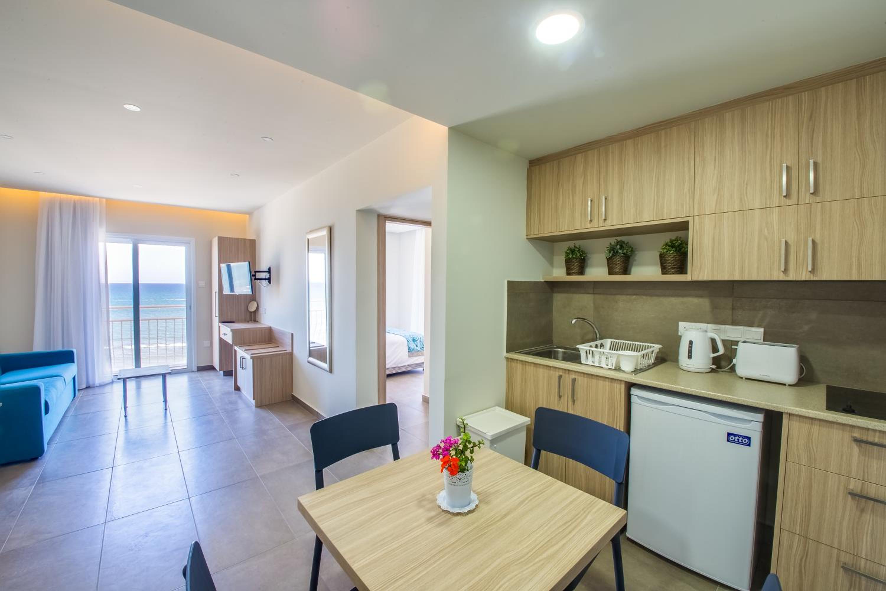 One-Bedroom Apartment with Sea View photo 2
