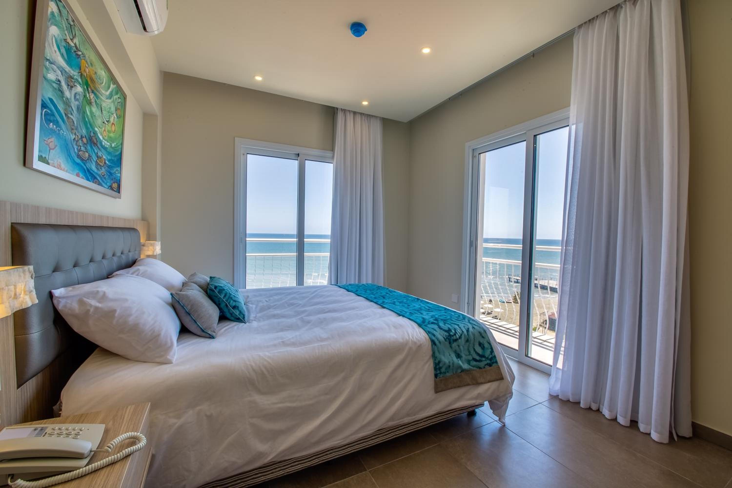 One-Bedroom Apartment with Sea View photo 1