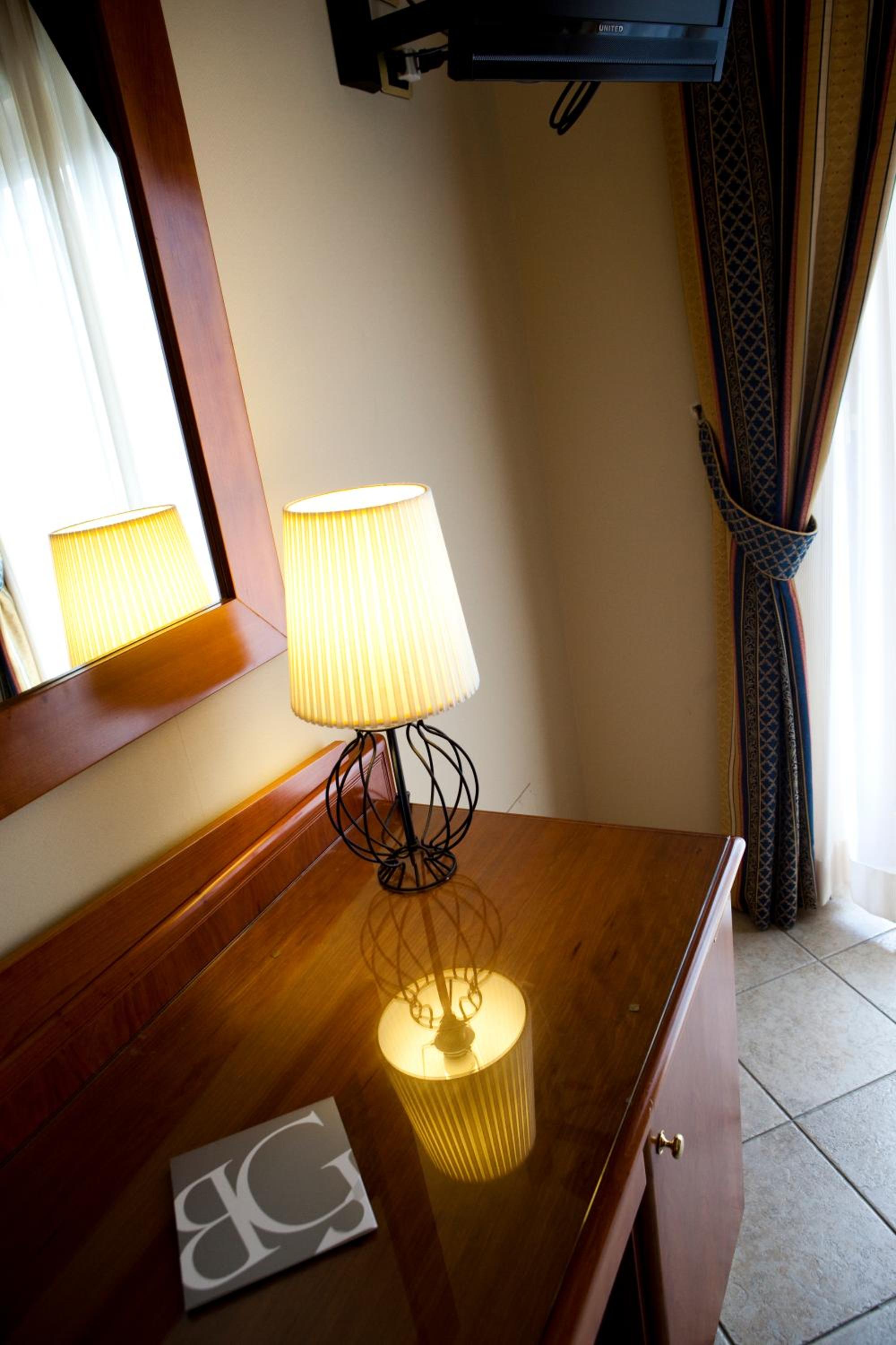 Double or Twin Room - Photo 11