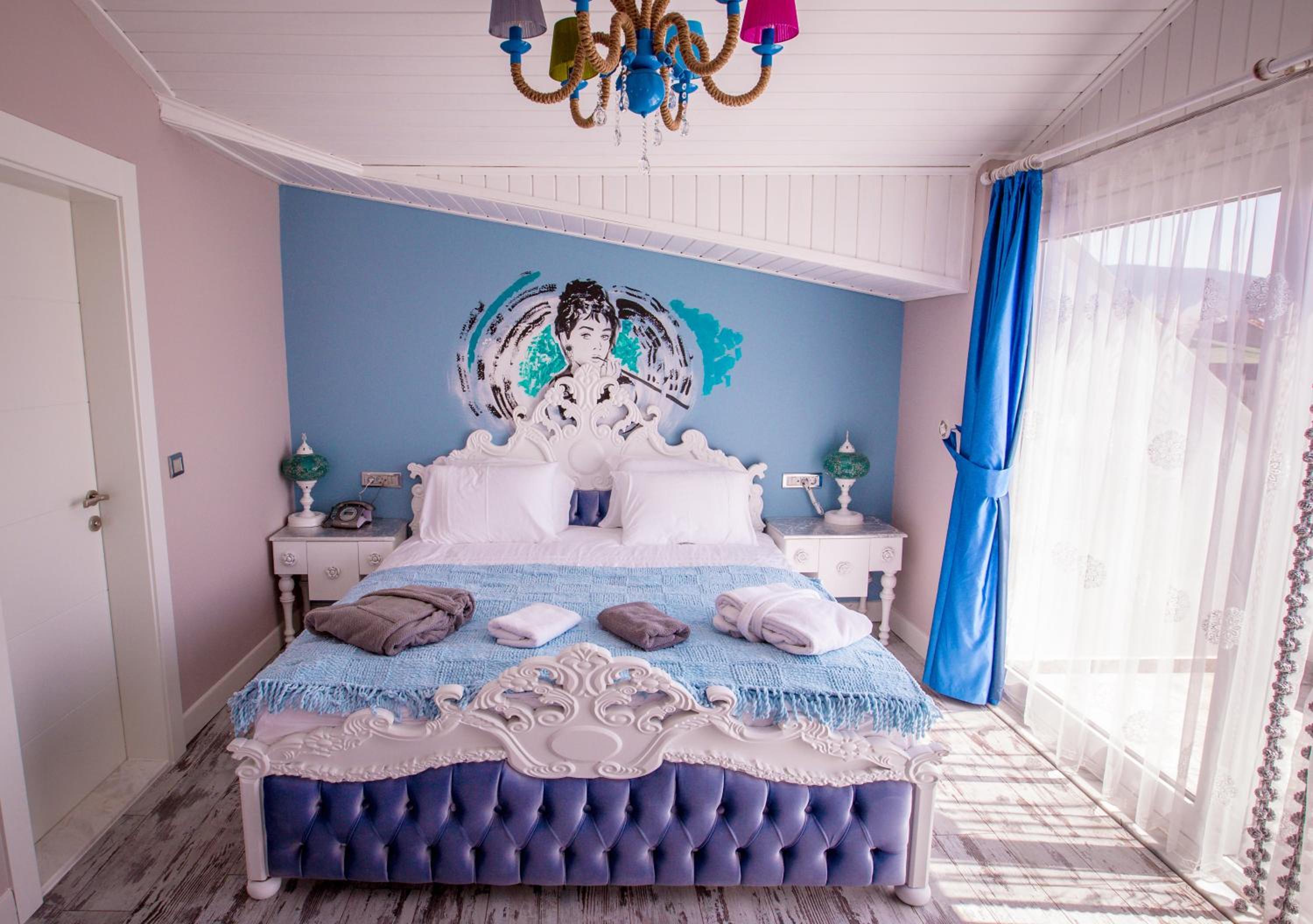 King Suite Room with Lake View