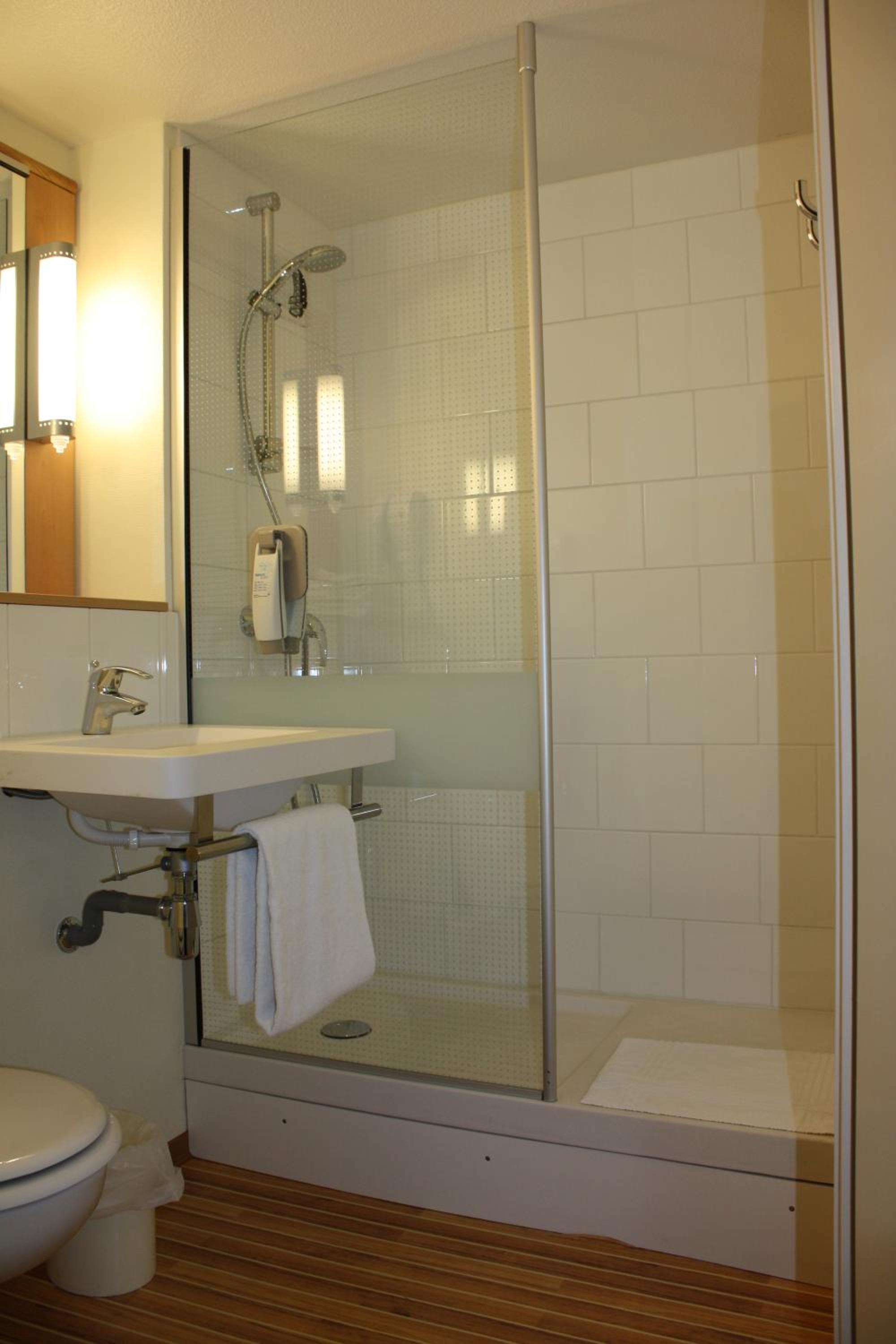 Standard Double Room - Photo 2
