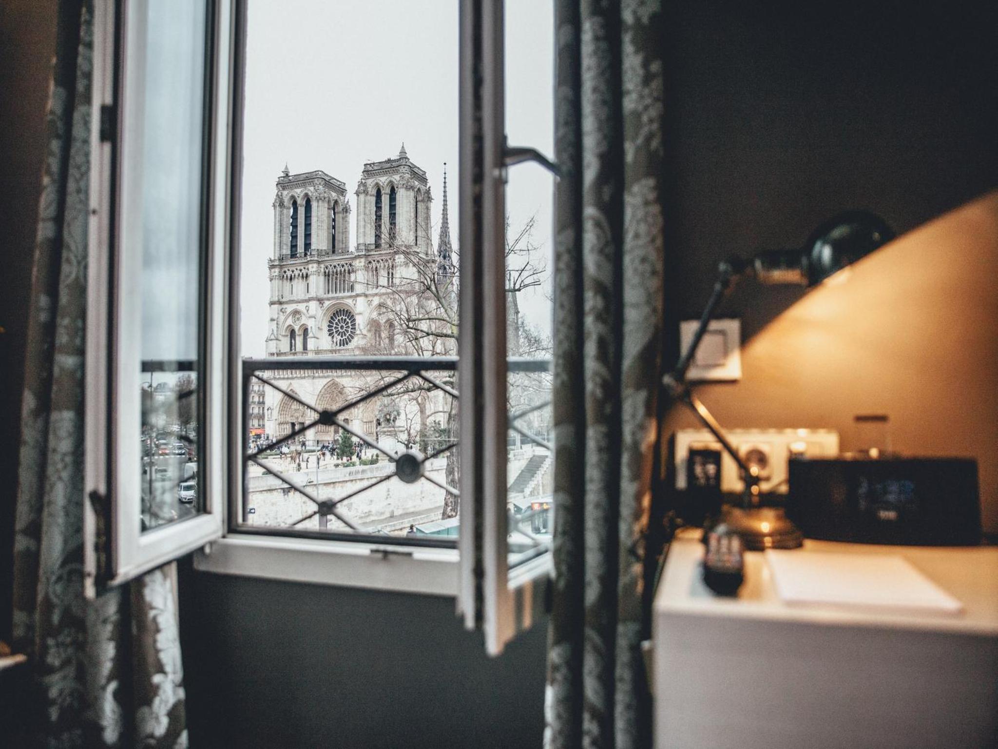 Double Room with view of the Seine River or Noter Dame photo 2