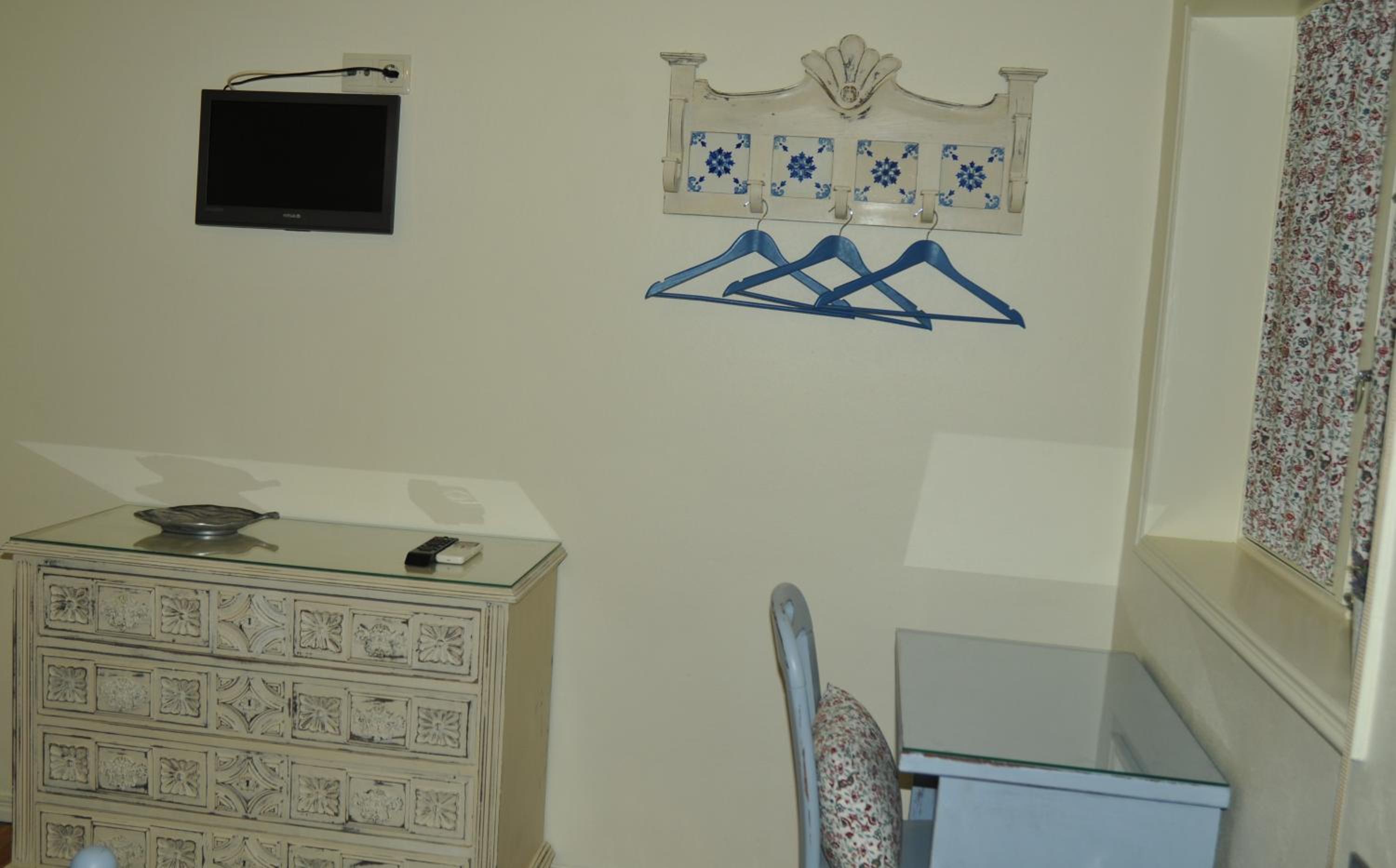 Standard Double or Twin Room - Photo 6