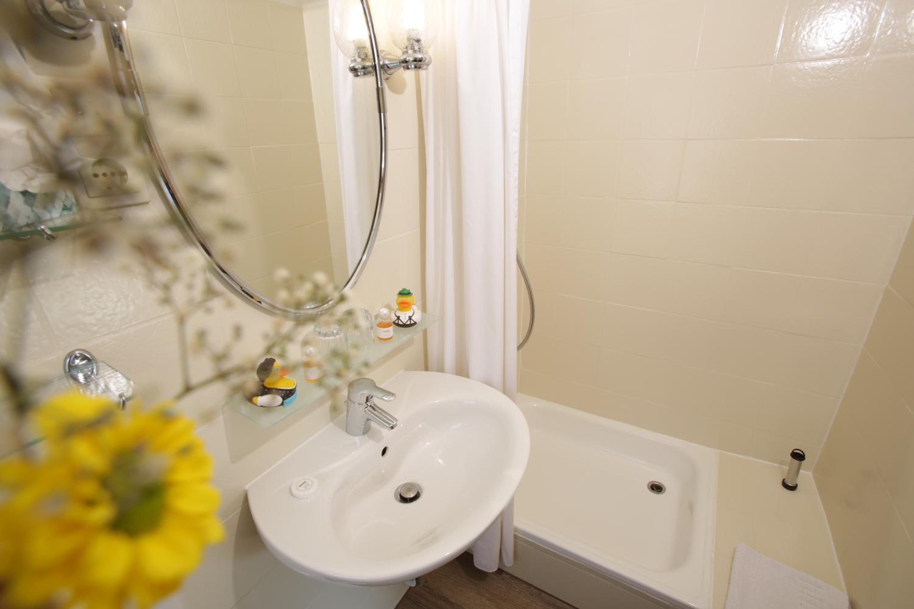 Double Room - Photo 25