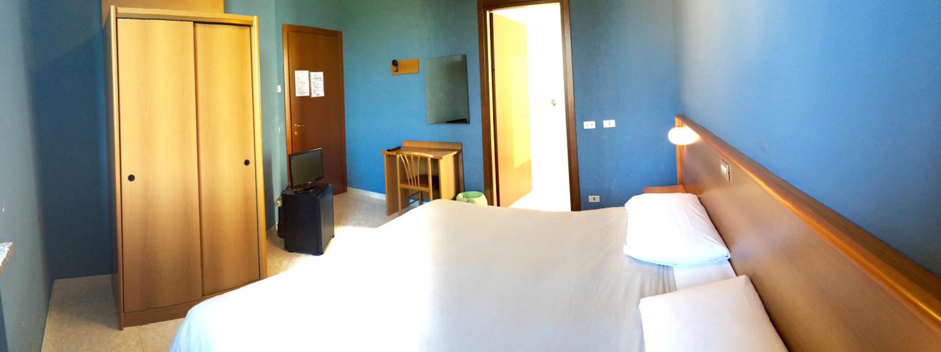 Double or Twin Room photo 3