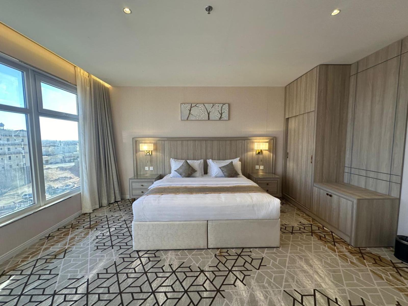 King Suite with Spa Bath photo 3
