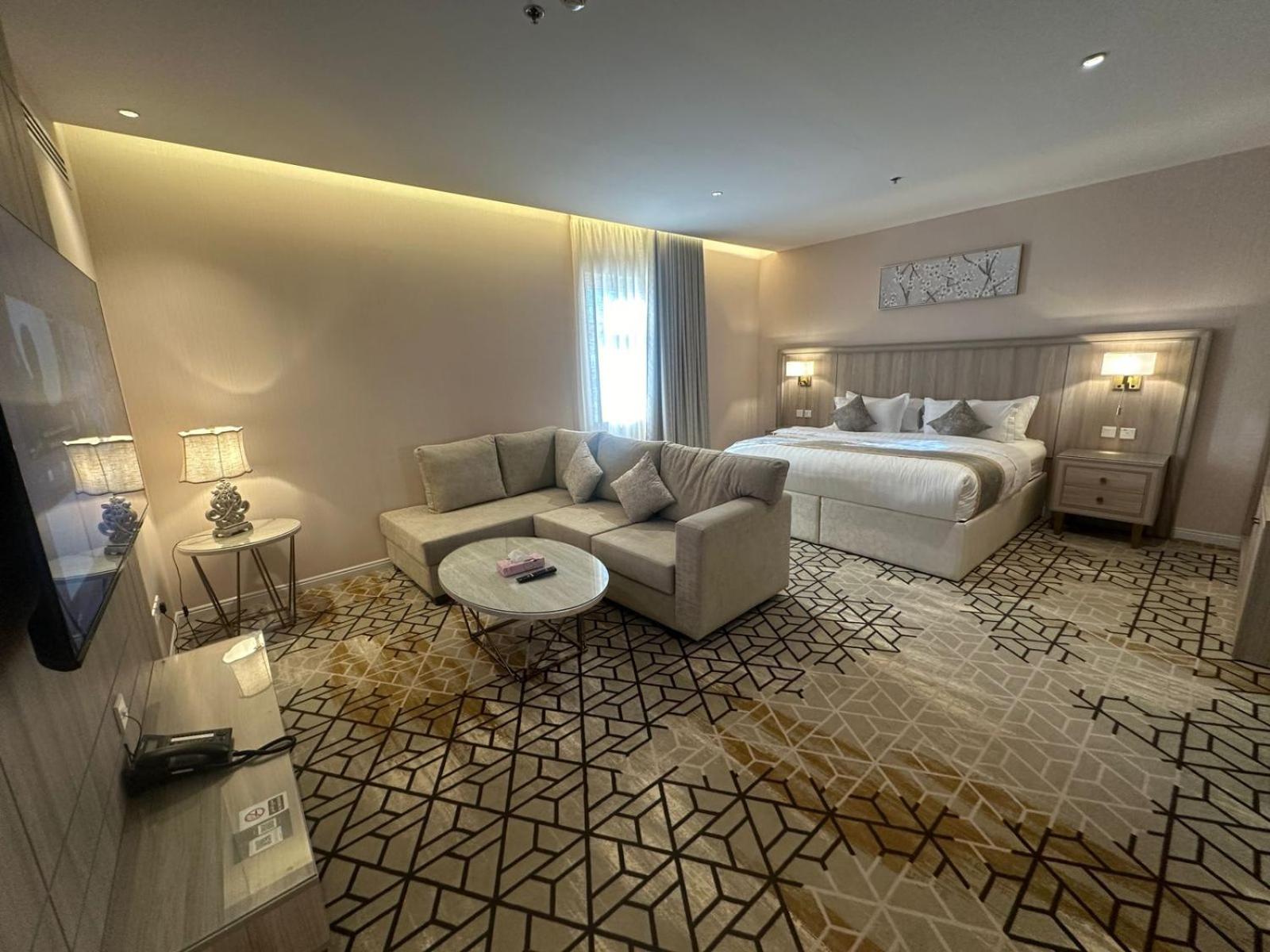 King Studio with Sofa Bed