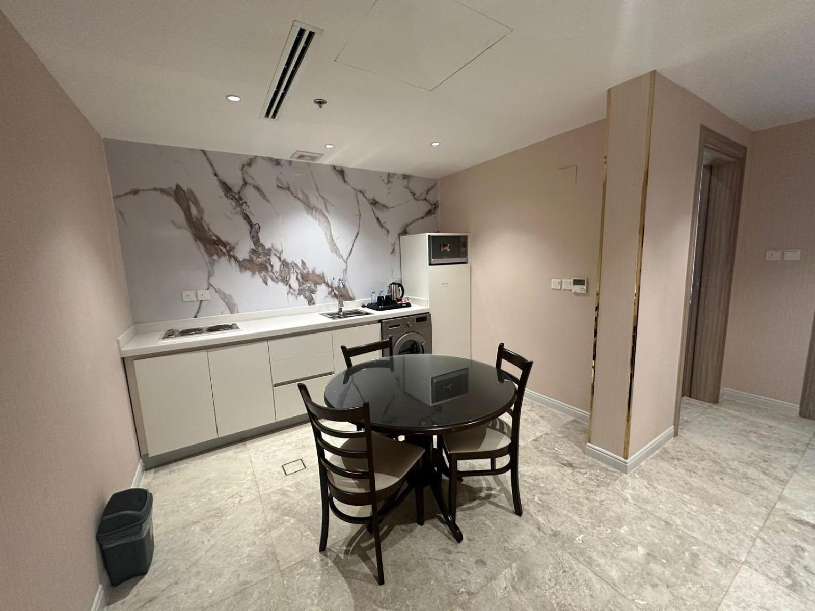 Deluxe Double Room with Balcony photo 3