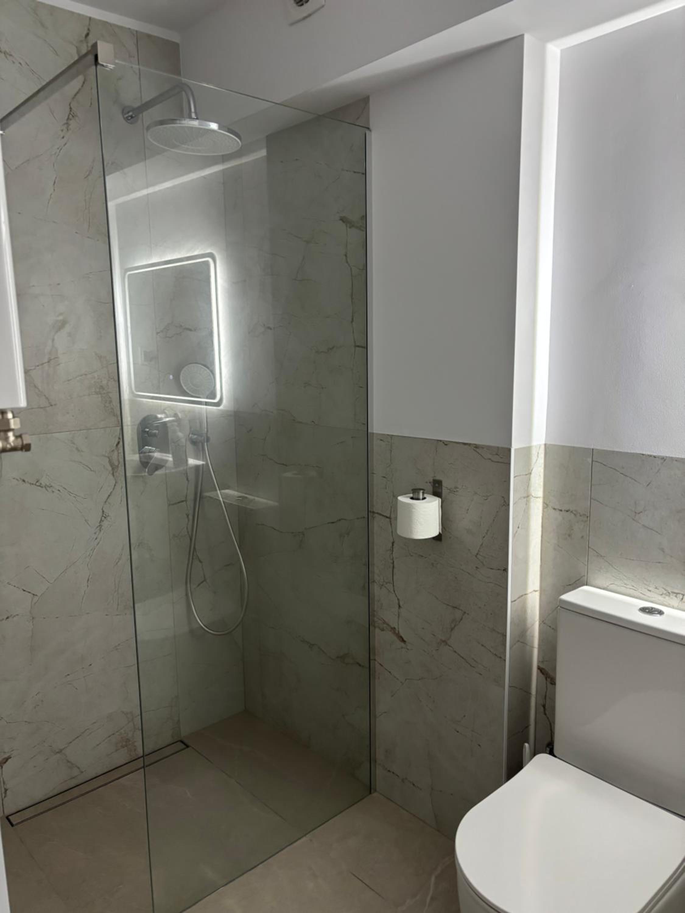 Family Room with Shared Bathroom photo 1