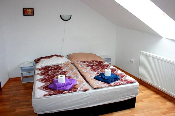 Budget Double Room - Photo 6