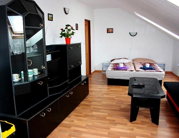 Budget Double Room - Photo 8