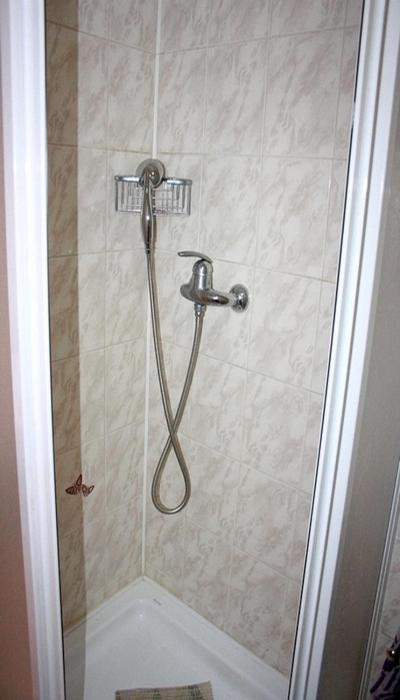 Budget Double Room - Photo 10