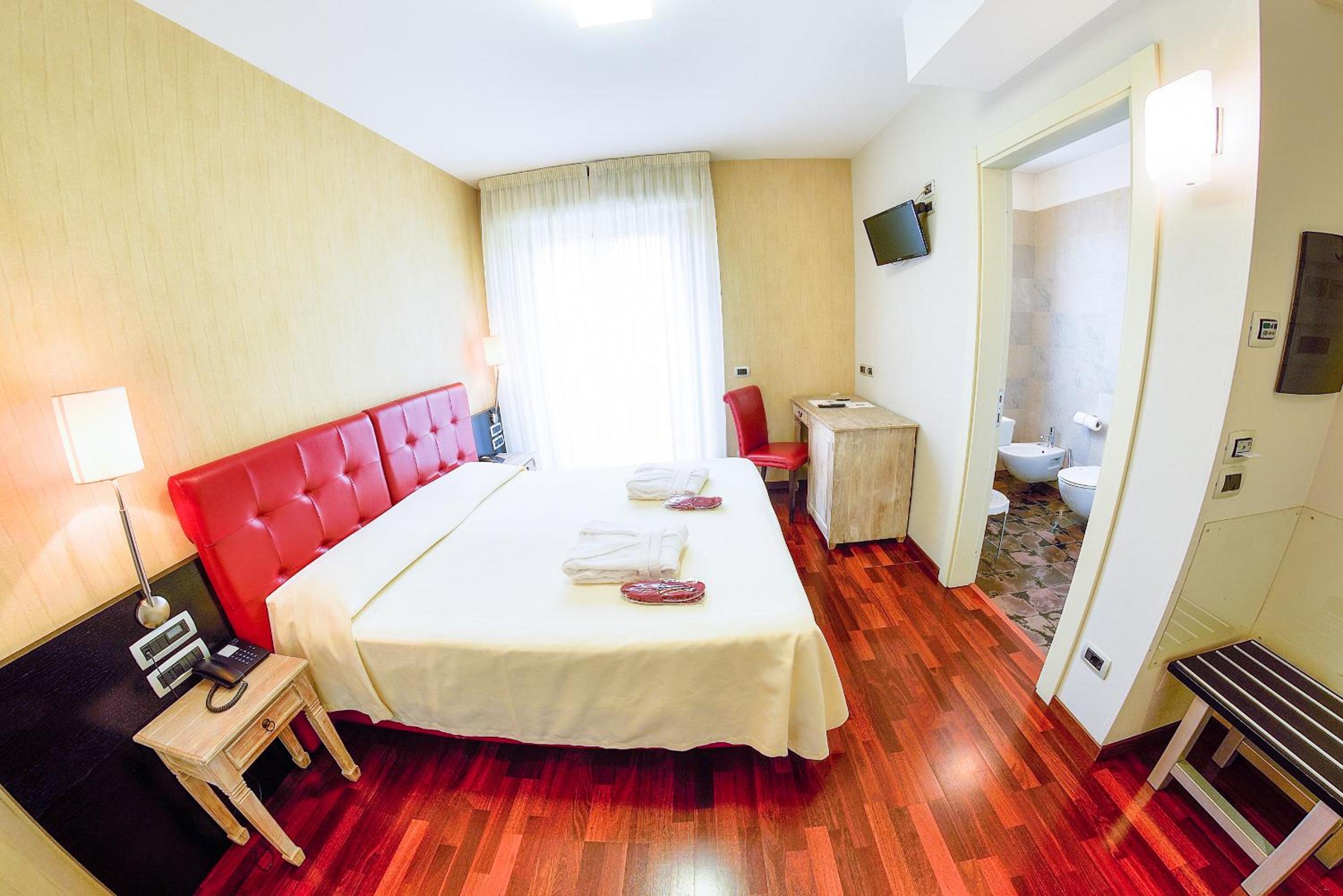 Double Room with Balcony photo 3
