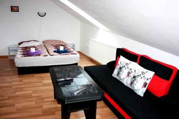 Budget Double Room - Photo 11