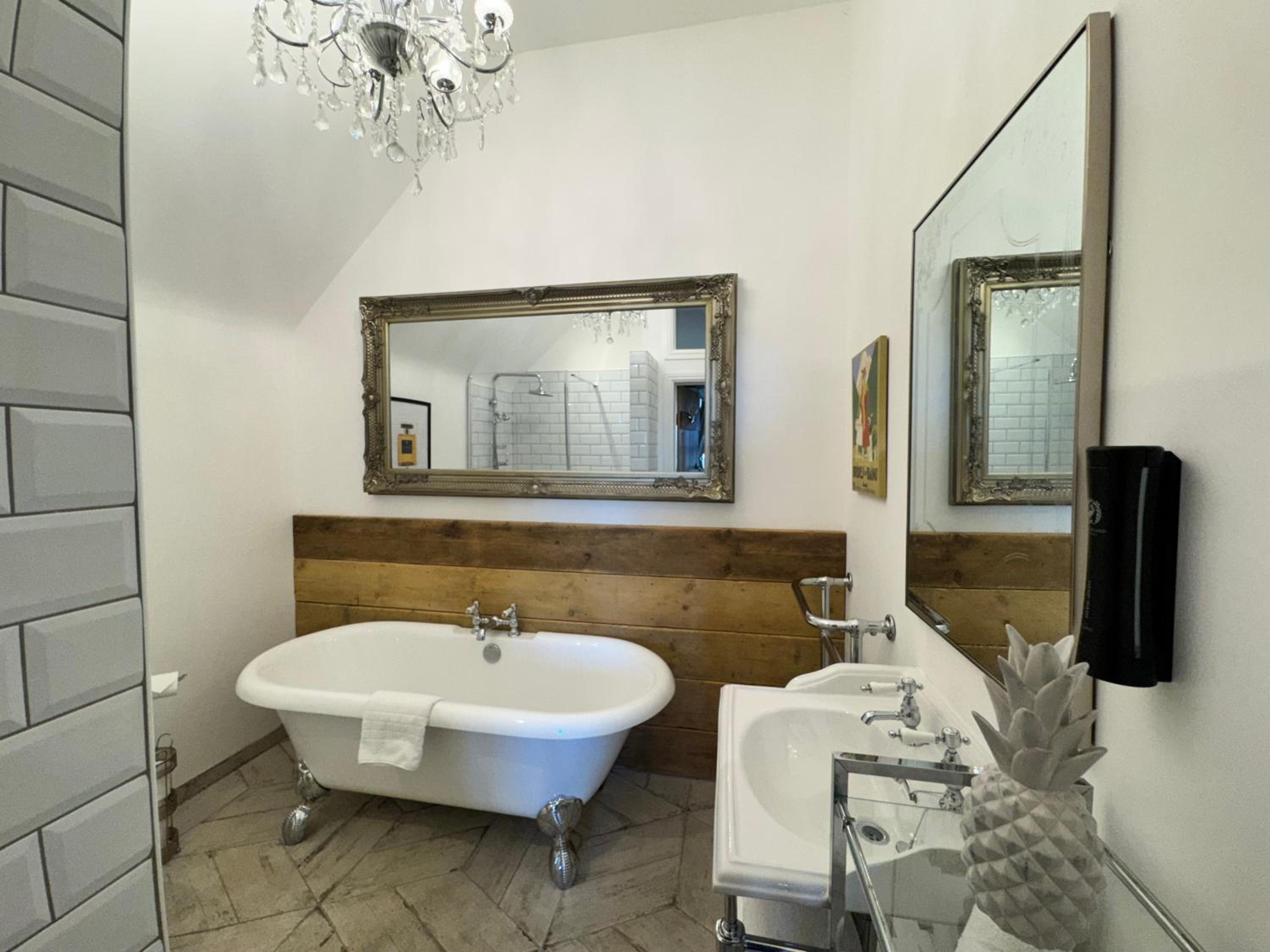 Queen Room with Balcony photo 3