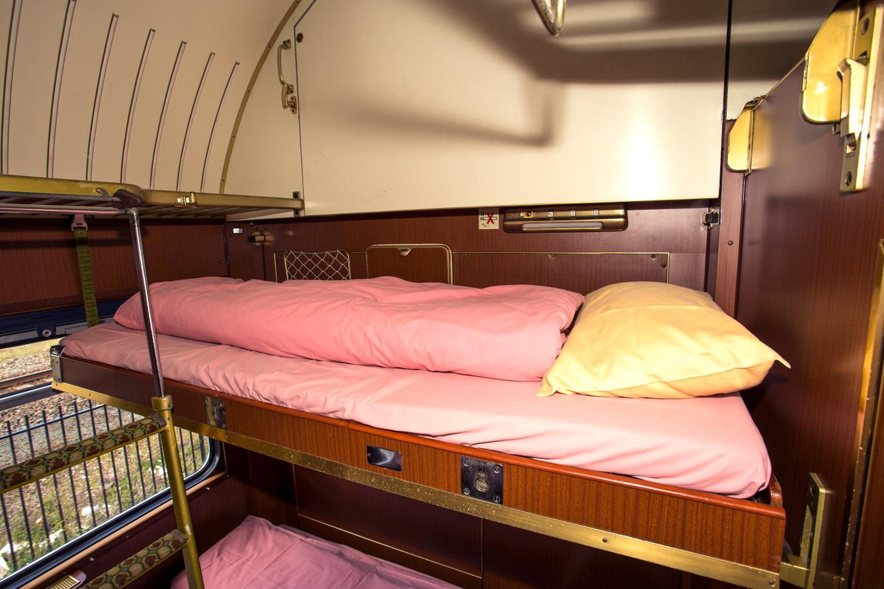 Triple Compartment with Shared Bathroom photo 3