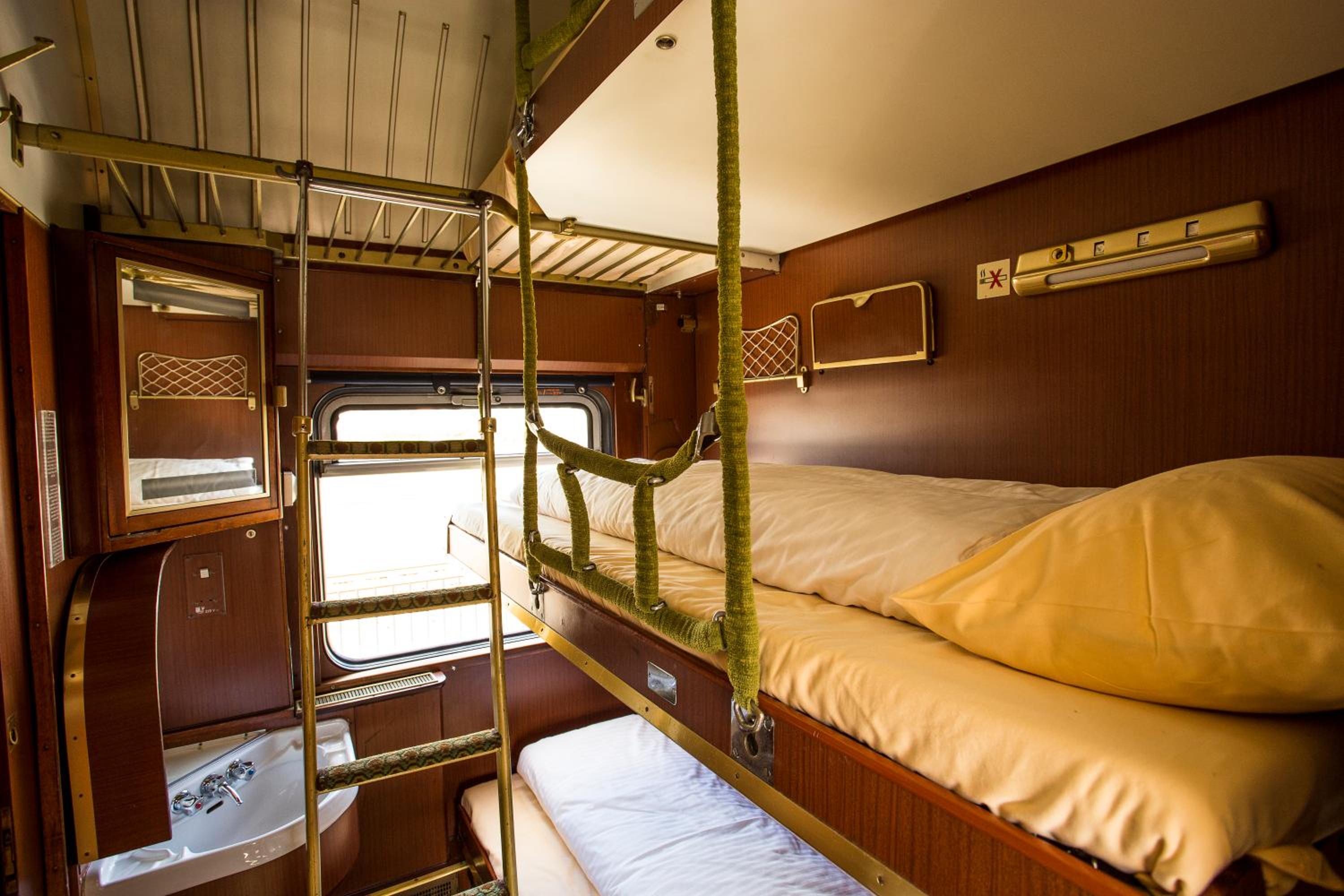 Triple Compartment with Shared Bathroom photo 2