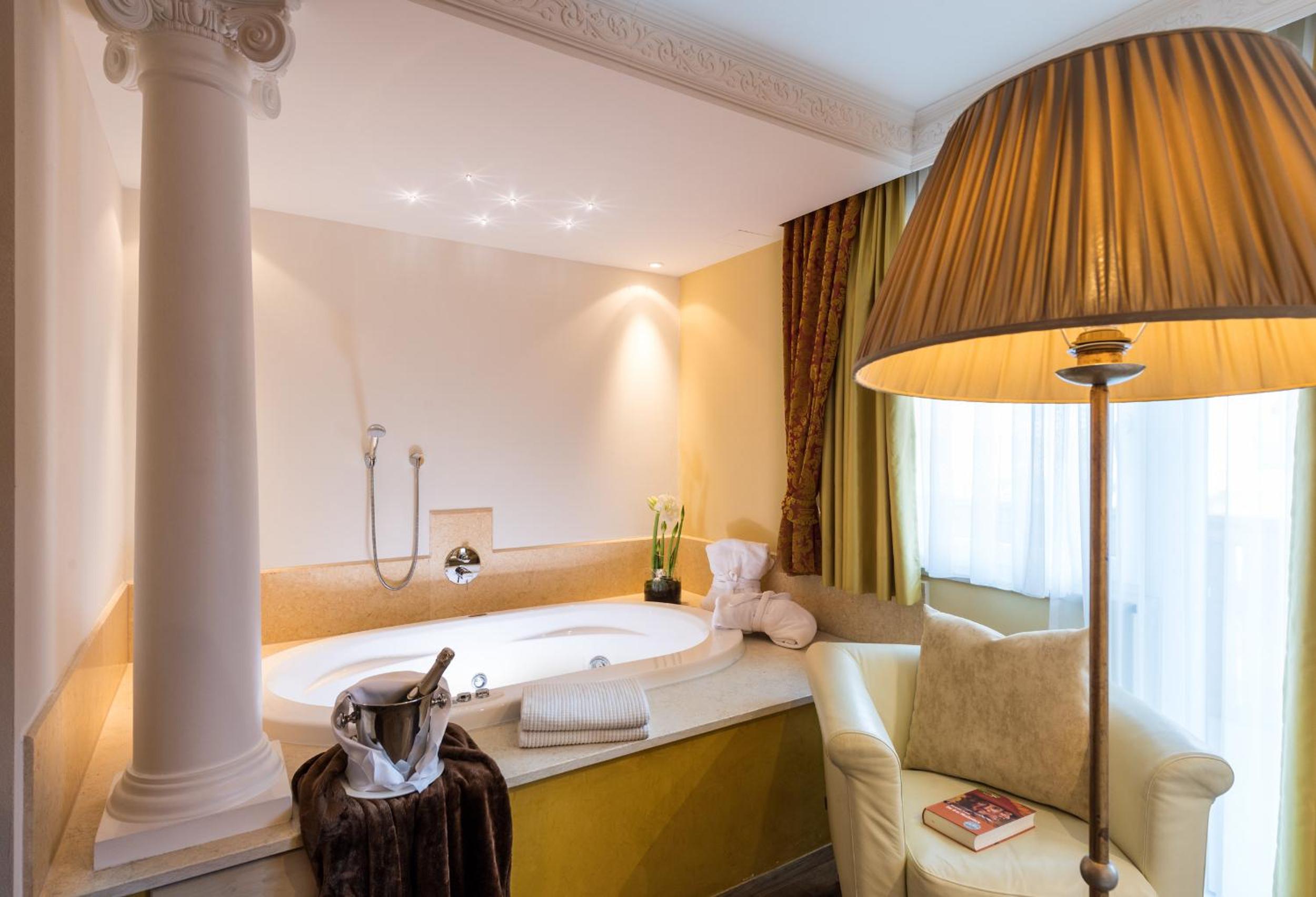 Deluxe Suite with Spa Bath