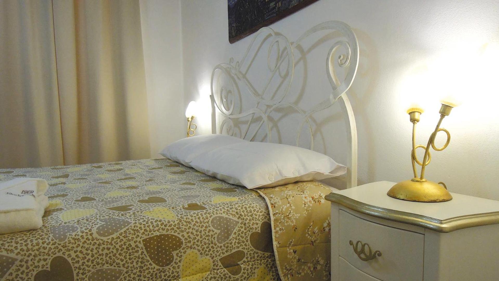 Single Room with Private Bathroom photo 2