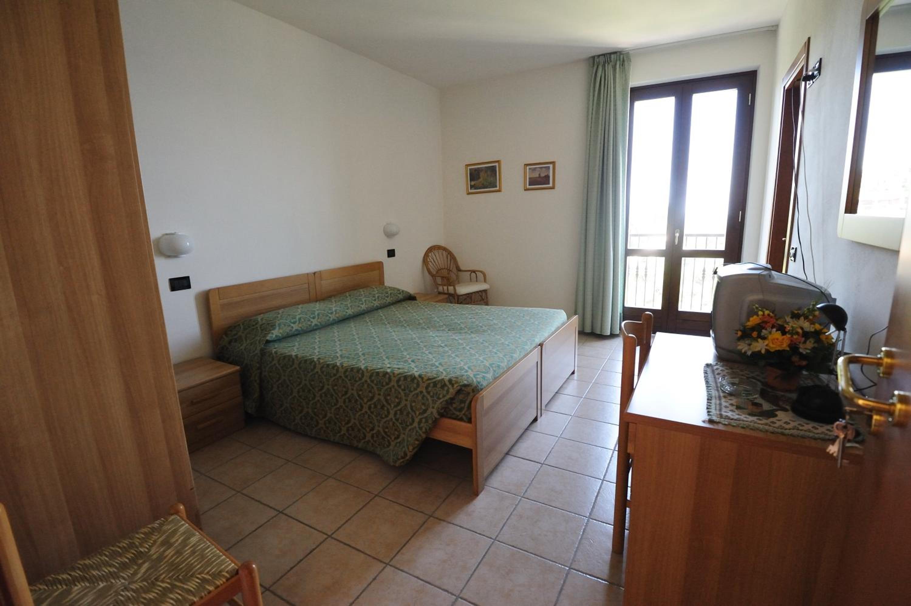 Double or Twin Room with Mountain View