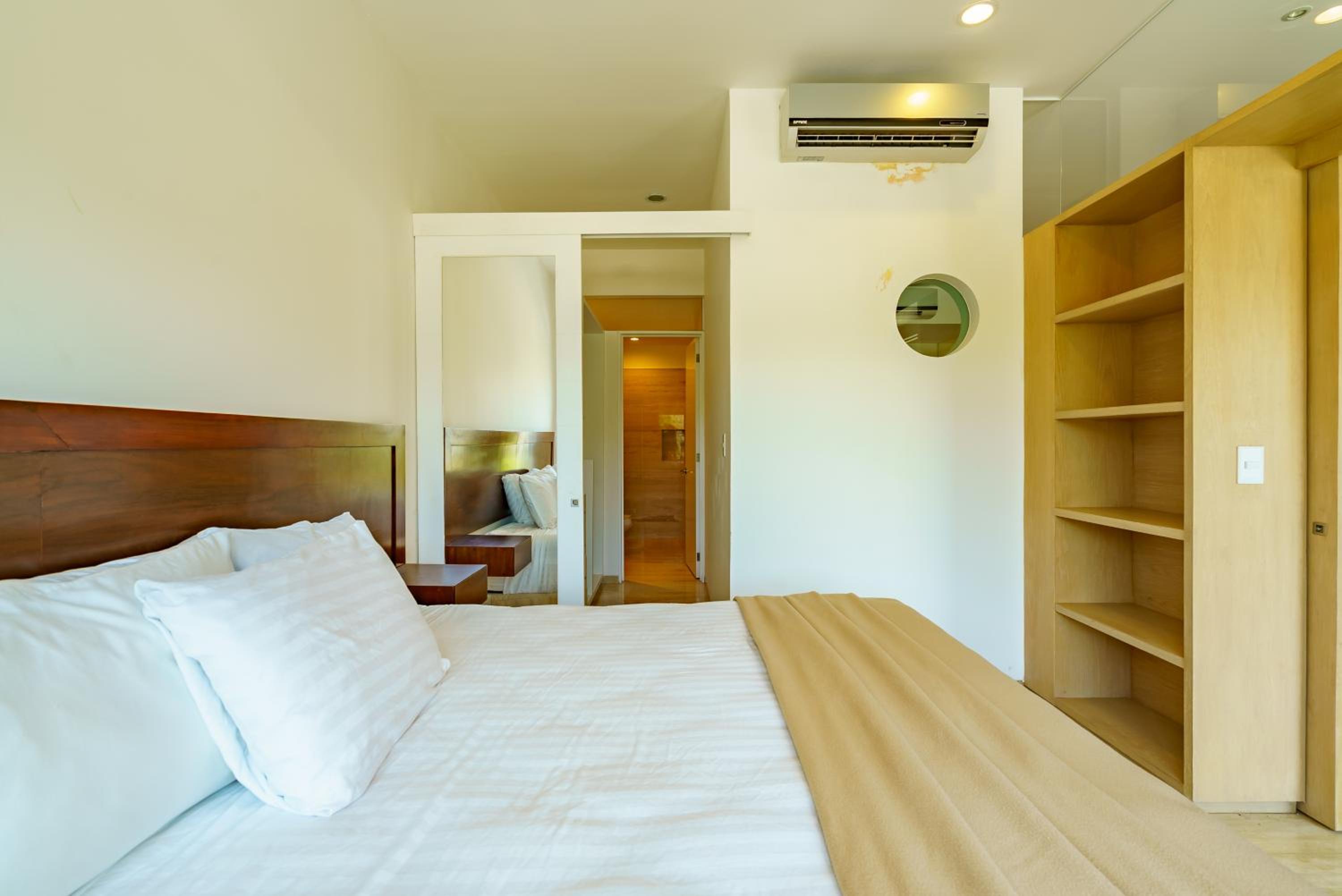 One-Bedroom Apartment - Photo 2