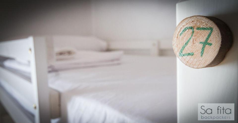 Cama en Habitación Compartida Femenina de 8 Camas