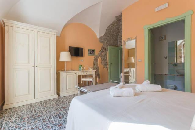 Standard Double Room - Photo 3