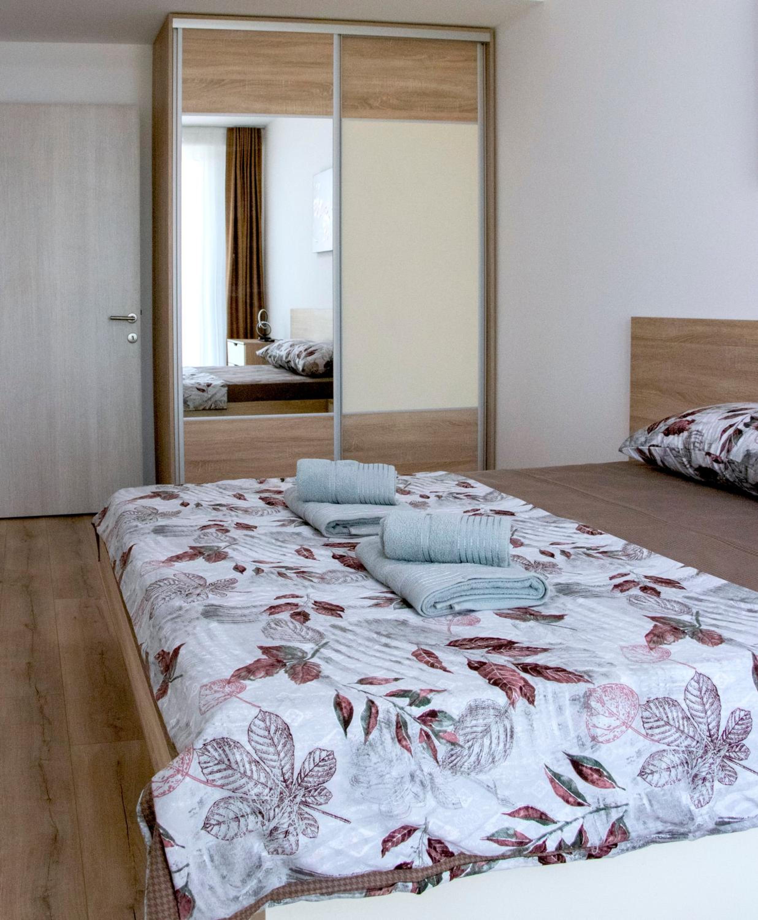 Deluxe Two-Bedroom Apartment with Garden View