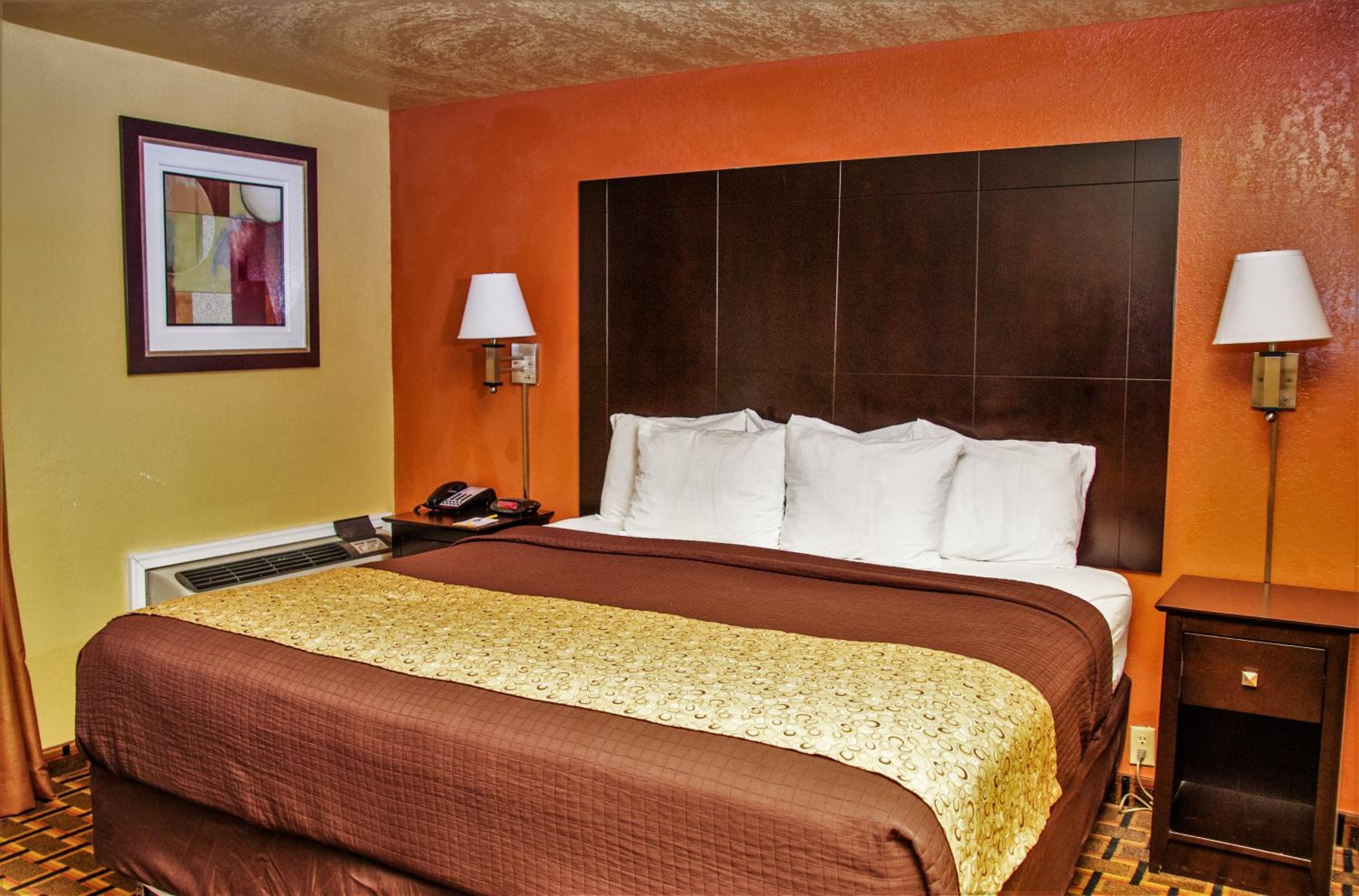 King Room - Non-Smoking - Photo 1