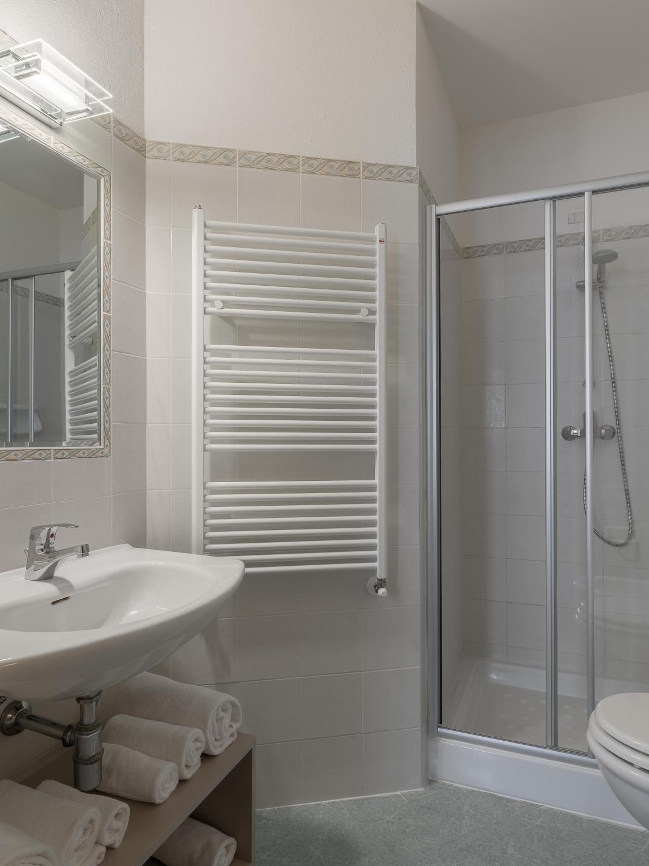 Double or Twin Room with Private Bathroom photo 2