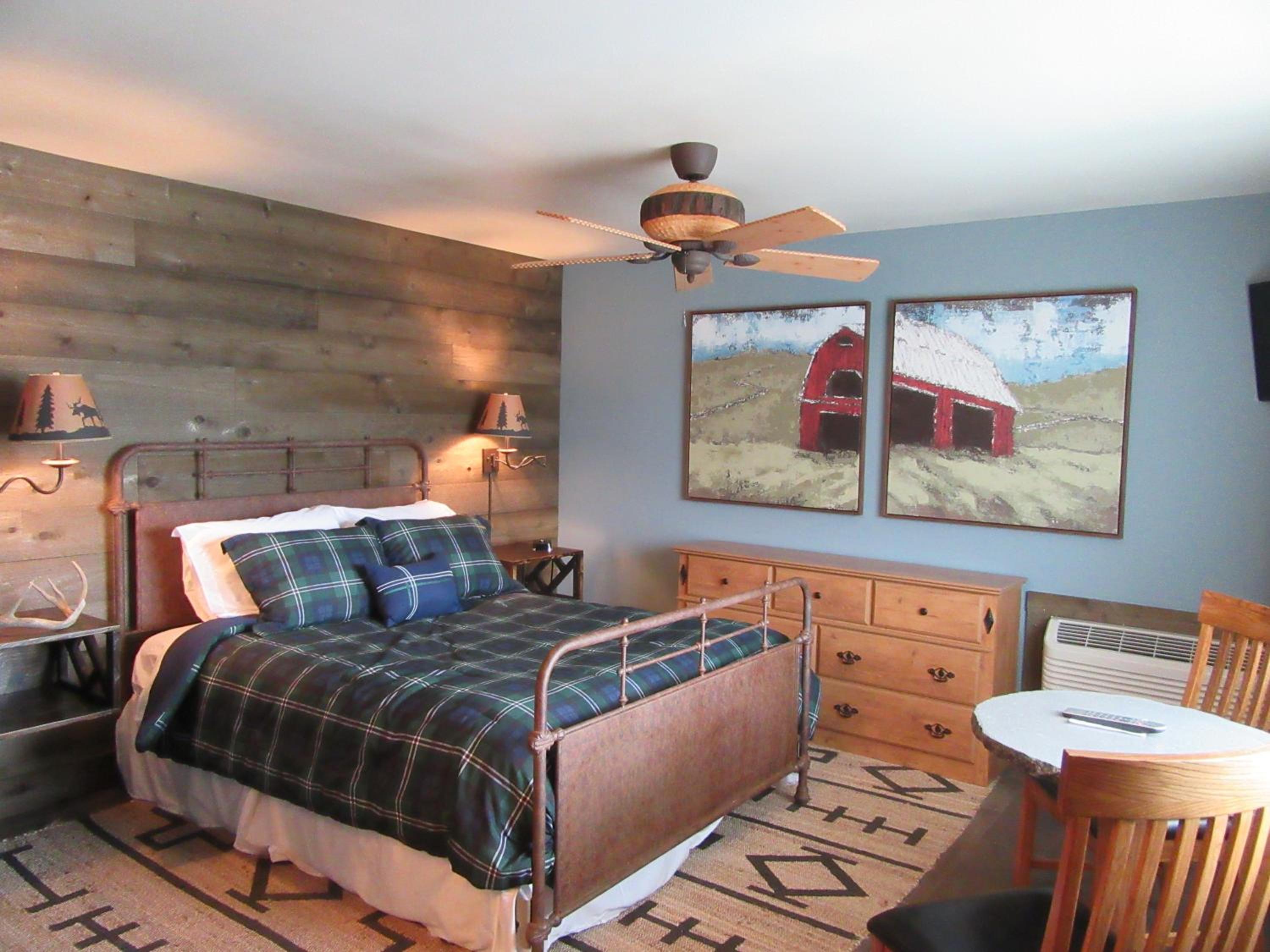 Deluxe queen room