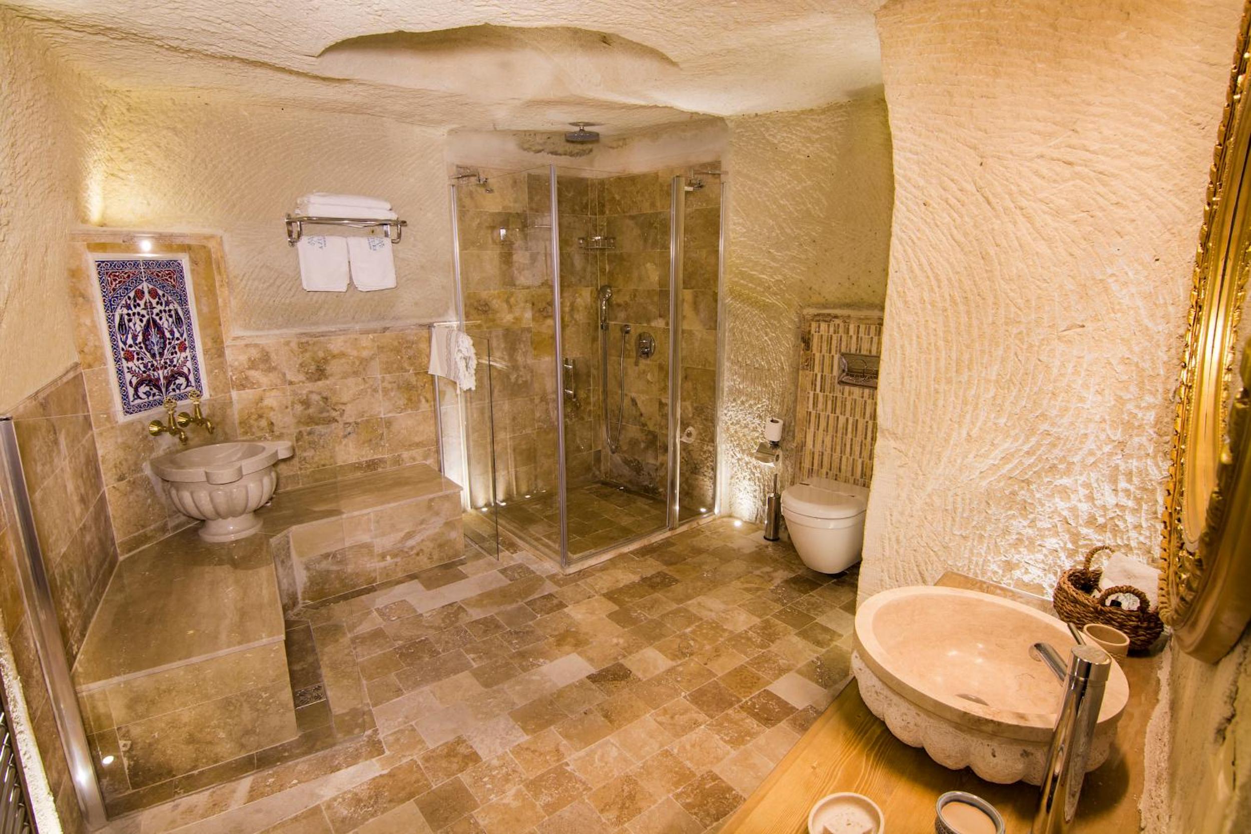 Premium Honeymoon Cave Suite - Photo 6