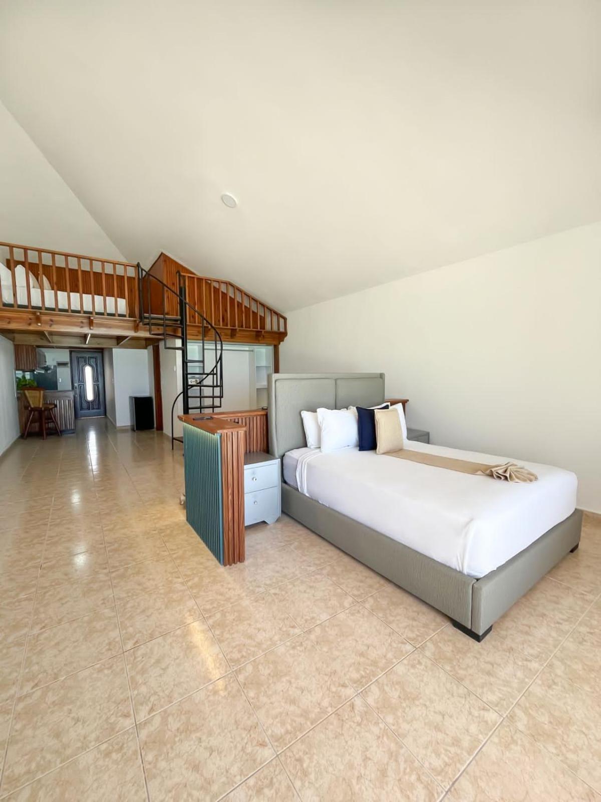 Family Two-Bedroom Apartment with View photo 3